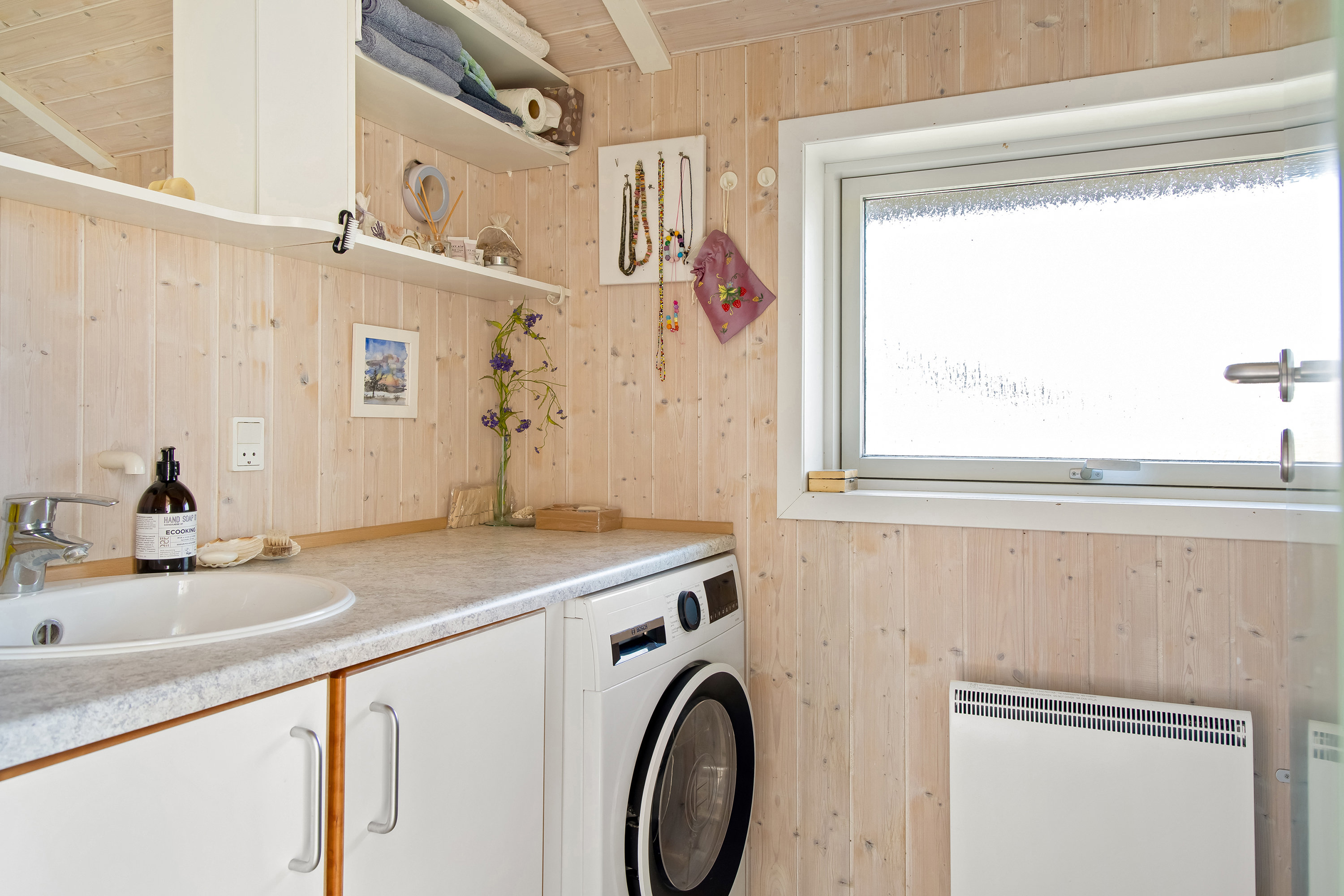 Fremhævet badeværelse billede i fuldskærmstilstand. Billede af Kystvej 39, Tørslev Hage, 3630 Jægerspris