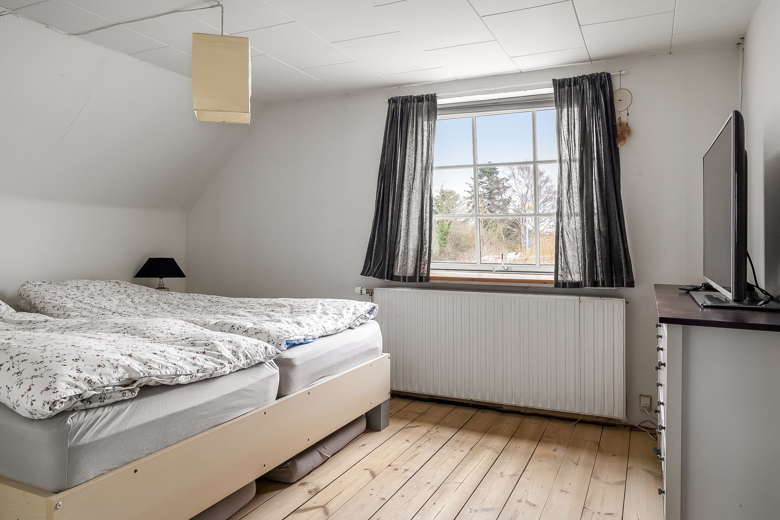 Fremhævet soveværelse billede i fuldskærmstilstand. Billede af Møllegade 8, 3250 Gilleleje