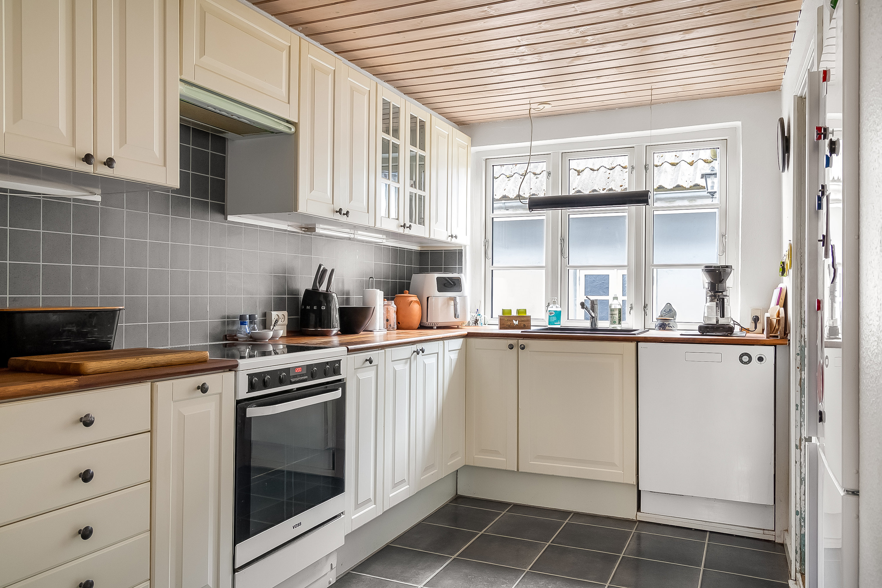 Fremhævet køkken billede i fuldskærmstilstand. Billede af Møllegade 8, 3250 Gilleleje