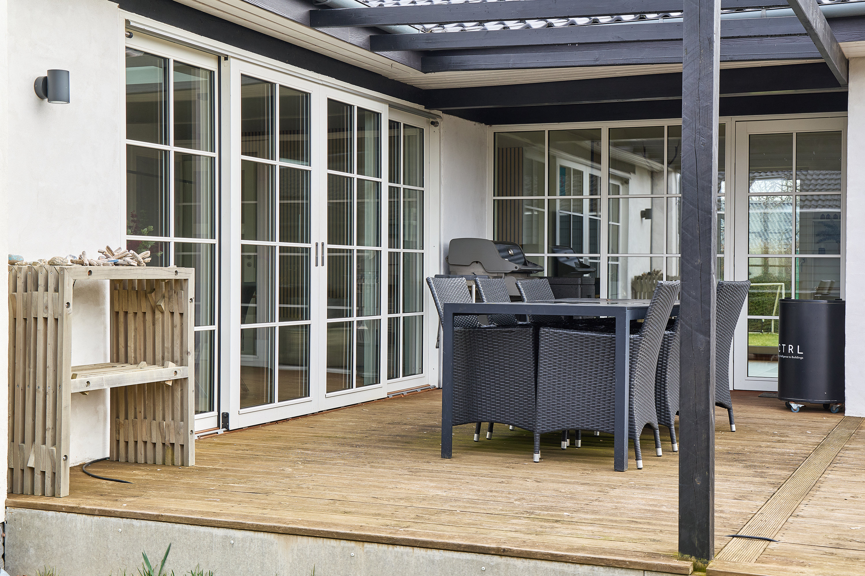 Fremhævet terrasse billede i fuldskærmstilstand. Billede af Vibevej 13, 3660 Stenløse