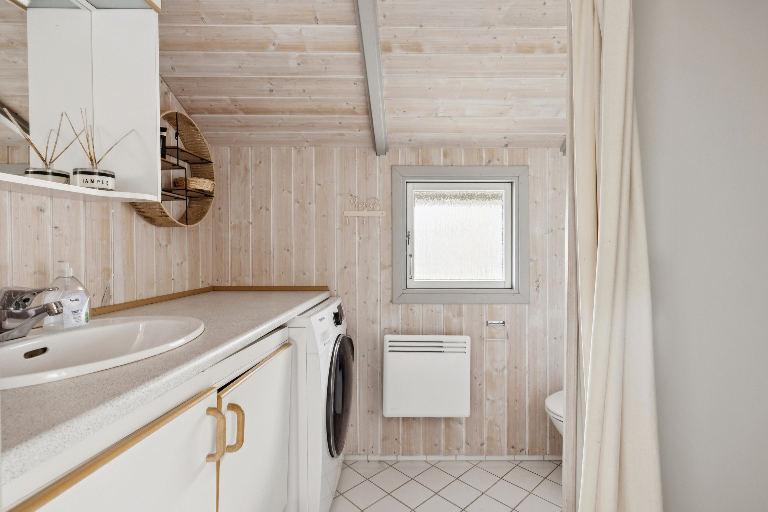 Fremhævet badeværelse billede i fuldskærmstilstand. Billede af Ved Stranden 30, Lystrup Strand, 8961 Allingåbro