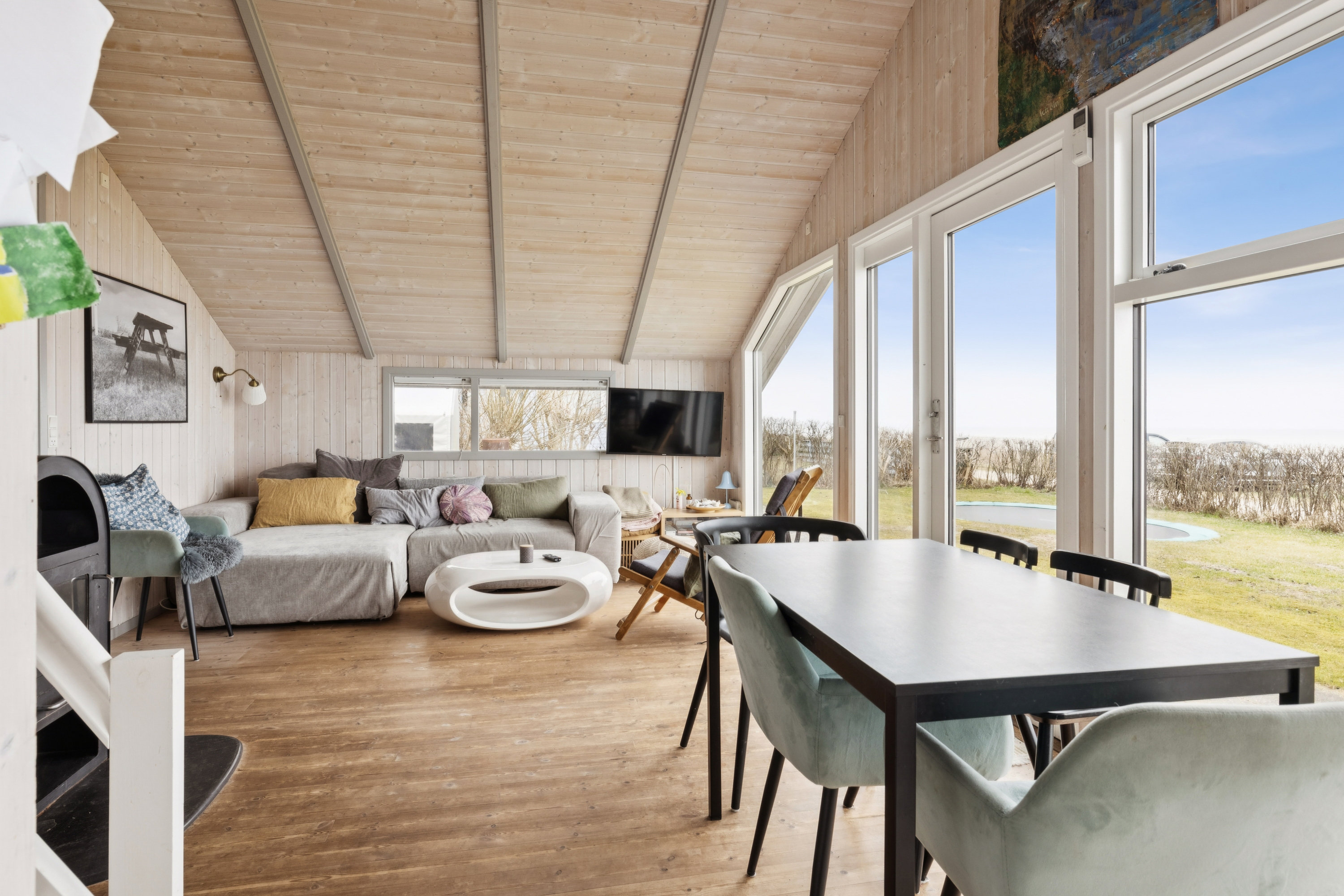 Fremhævet stue billede i fuldskærmstilstand. Billede af Ved Stranden 30, Lystrup Strand, 8961 Allingåbro