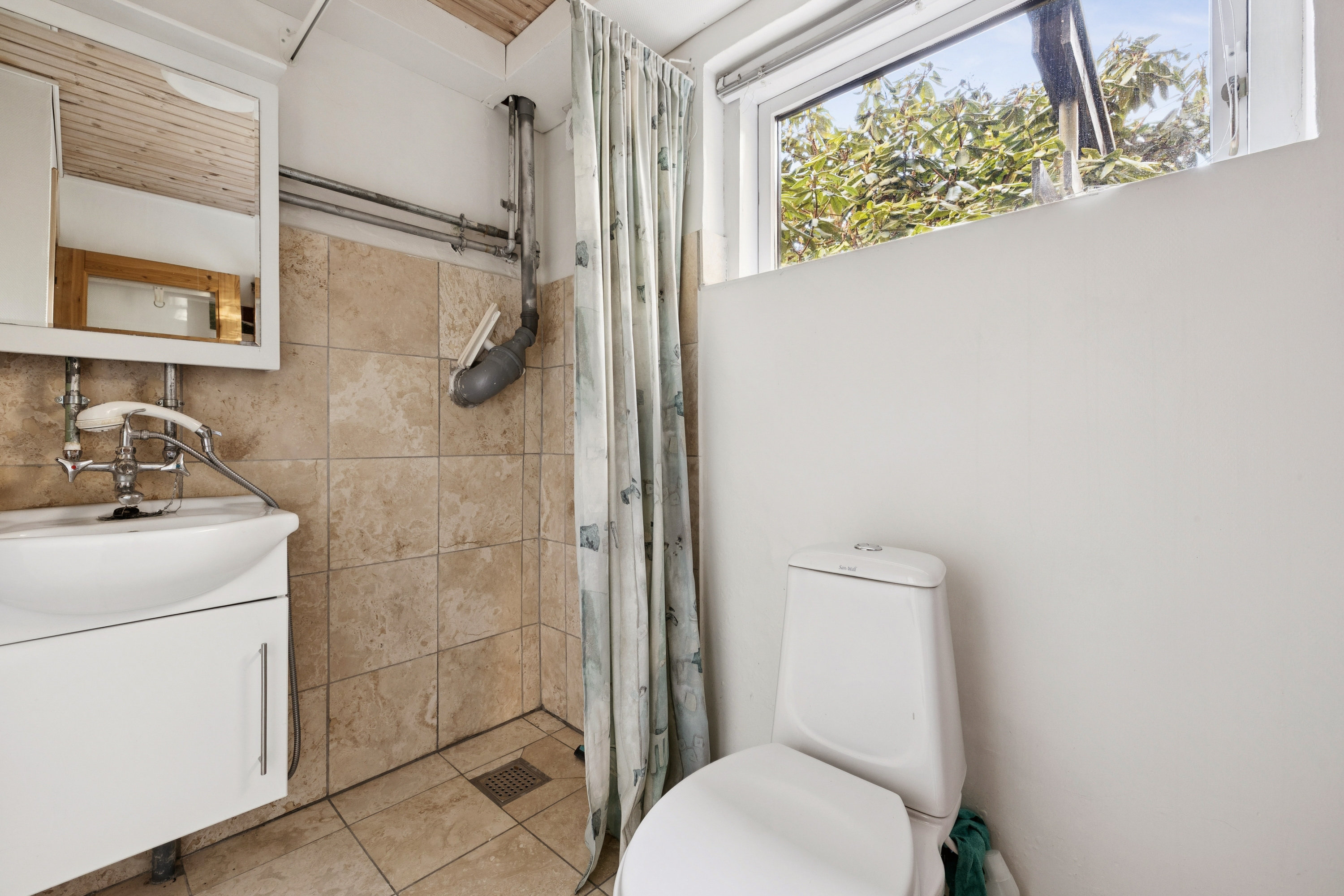 Fremhævet badeværelse - kælder billede i fuldskærmstilstand. Billede af Vroldvej 89, Vrold, 8660 Skanderborg