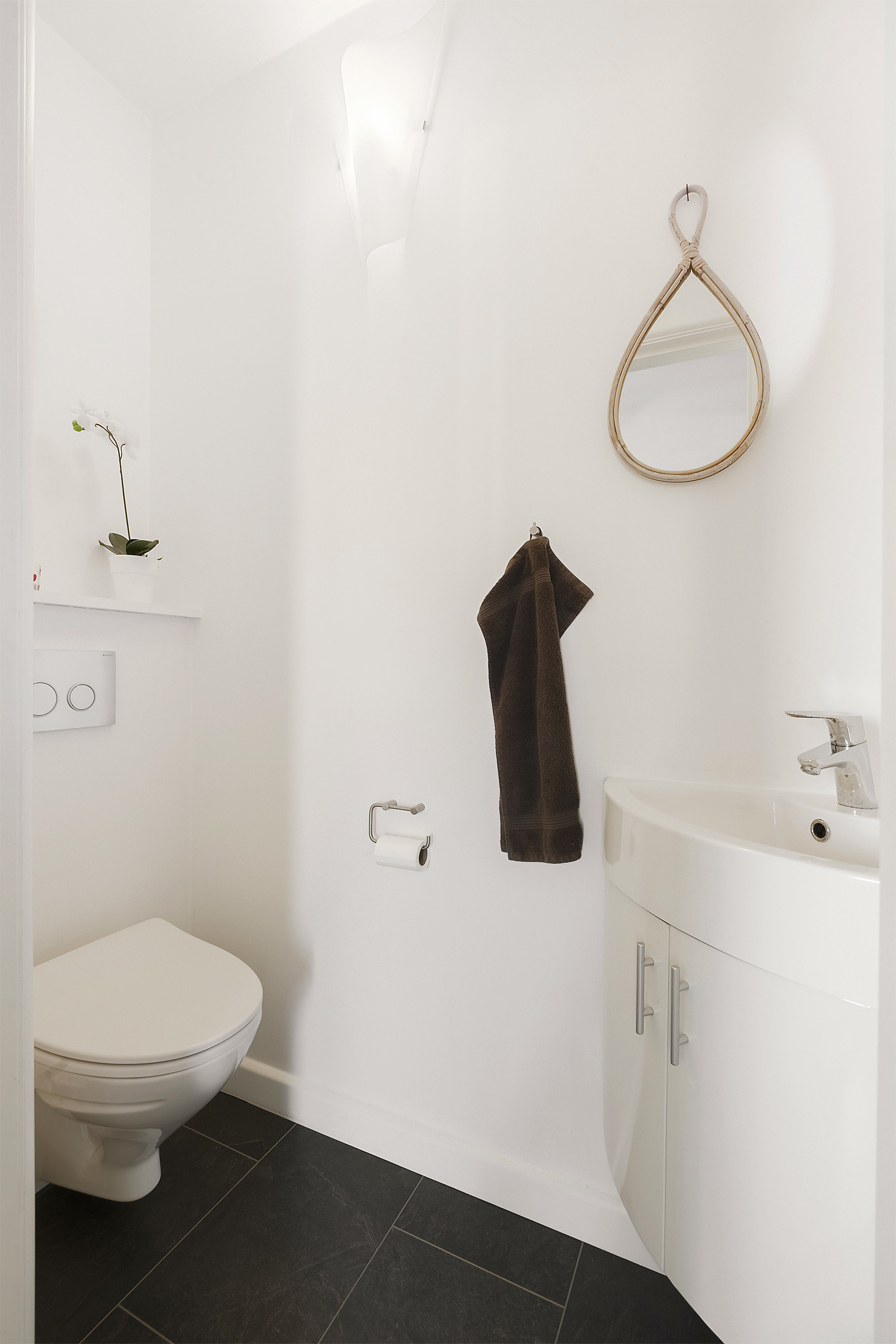 Fremhævet toilet billede i fuldskærmstilstand. Billede af Vestergade 25, 5492 Vissenbjerg