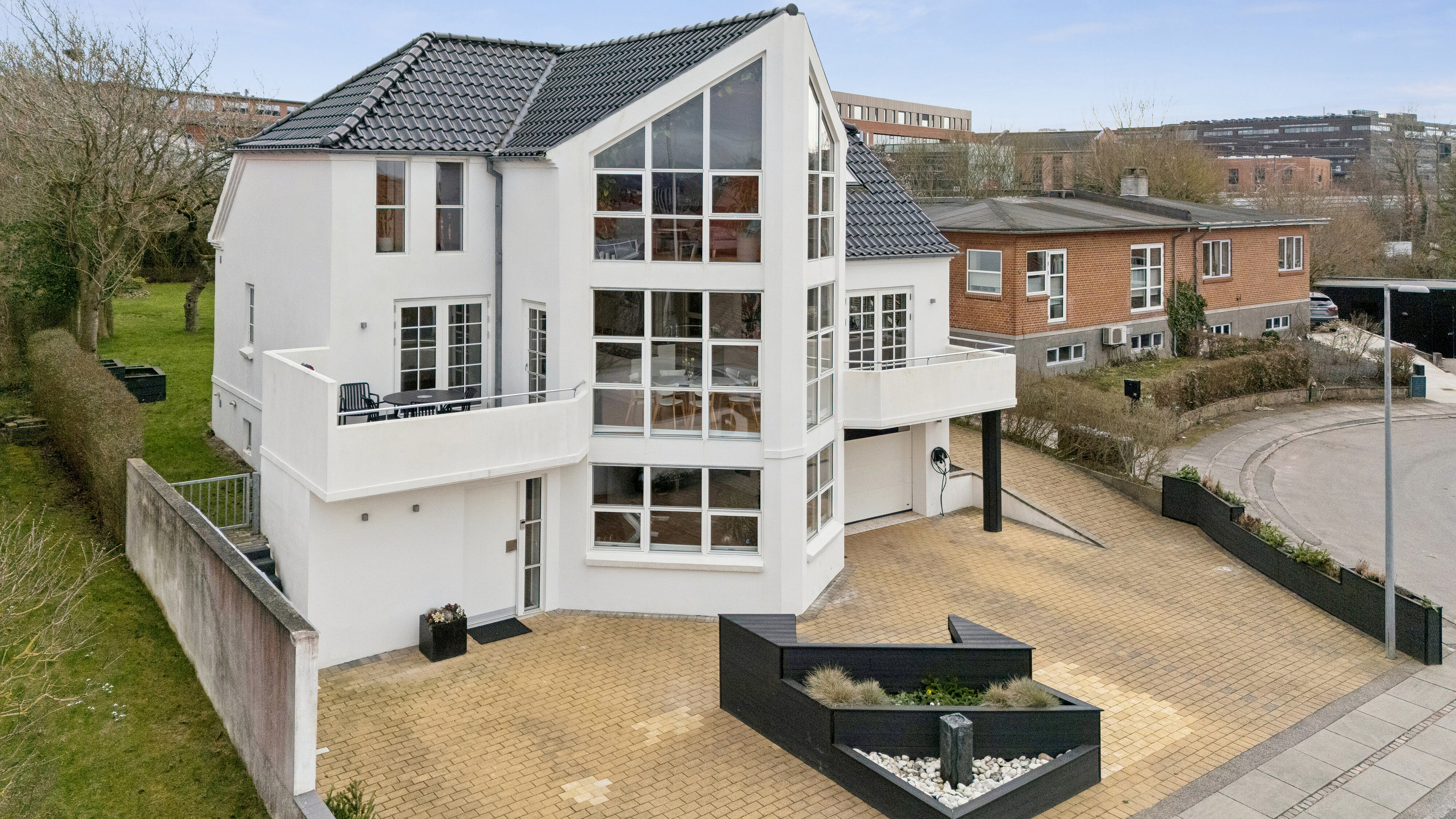 Fremhævet ejendommen billede i fuldskærmstilstand. Billede af Reventlowsvej 37, 8260 Viby J