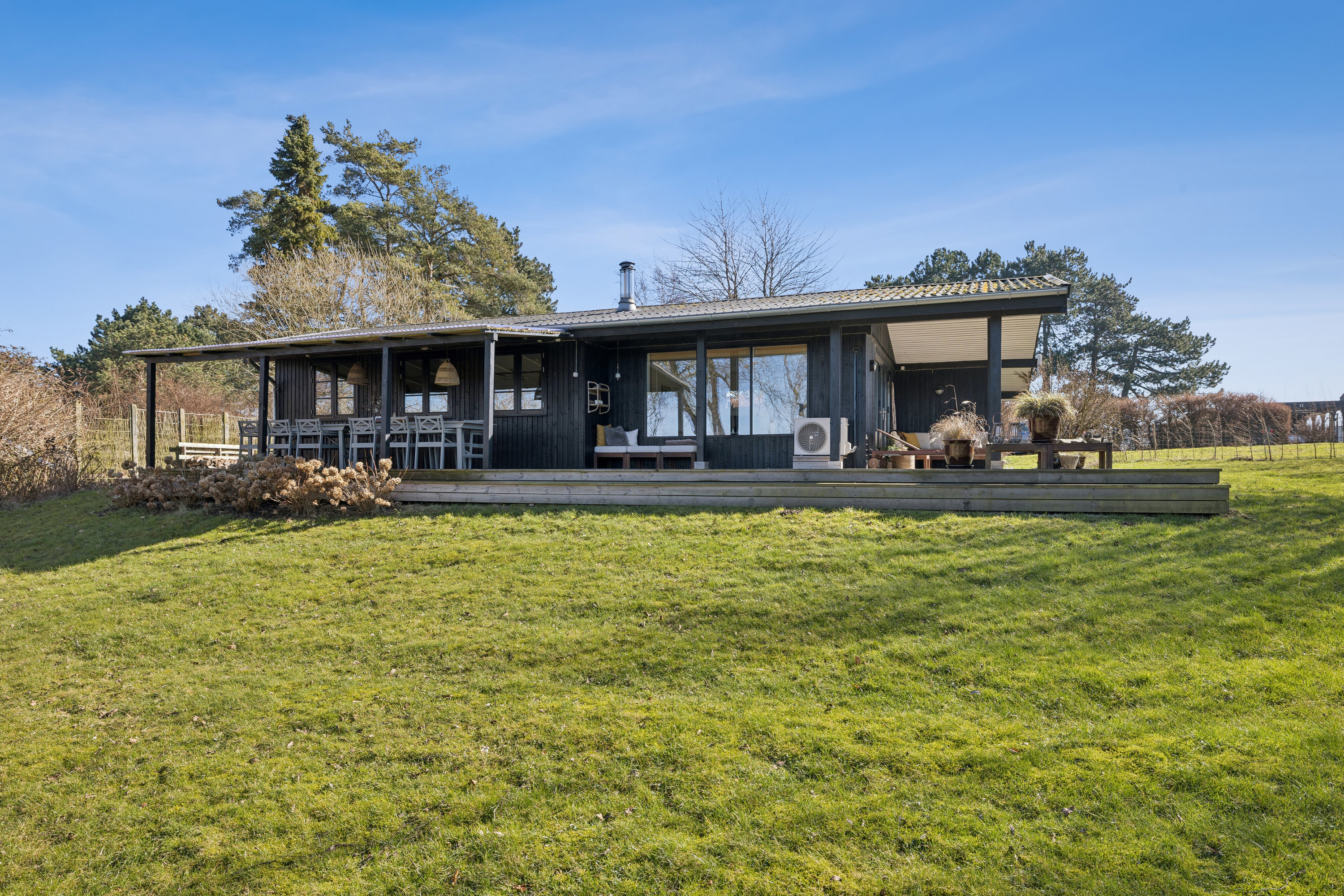 Fremhævet set fra haven billede i fuldskærmstilstand. Billede af Laxtonvej 28, Fredmose, 5932 Humble