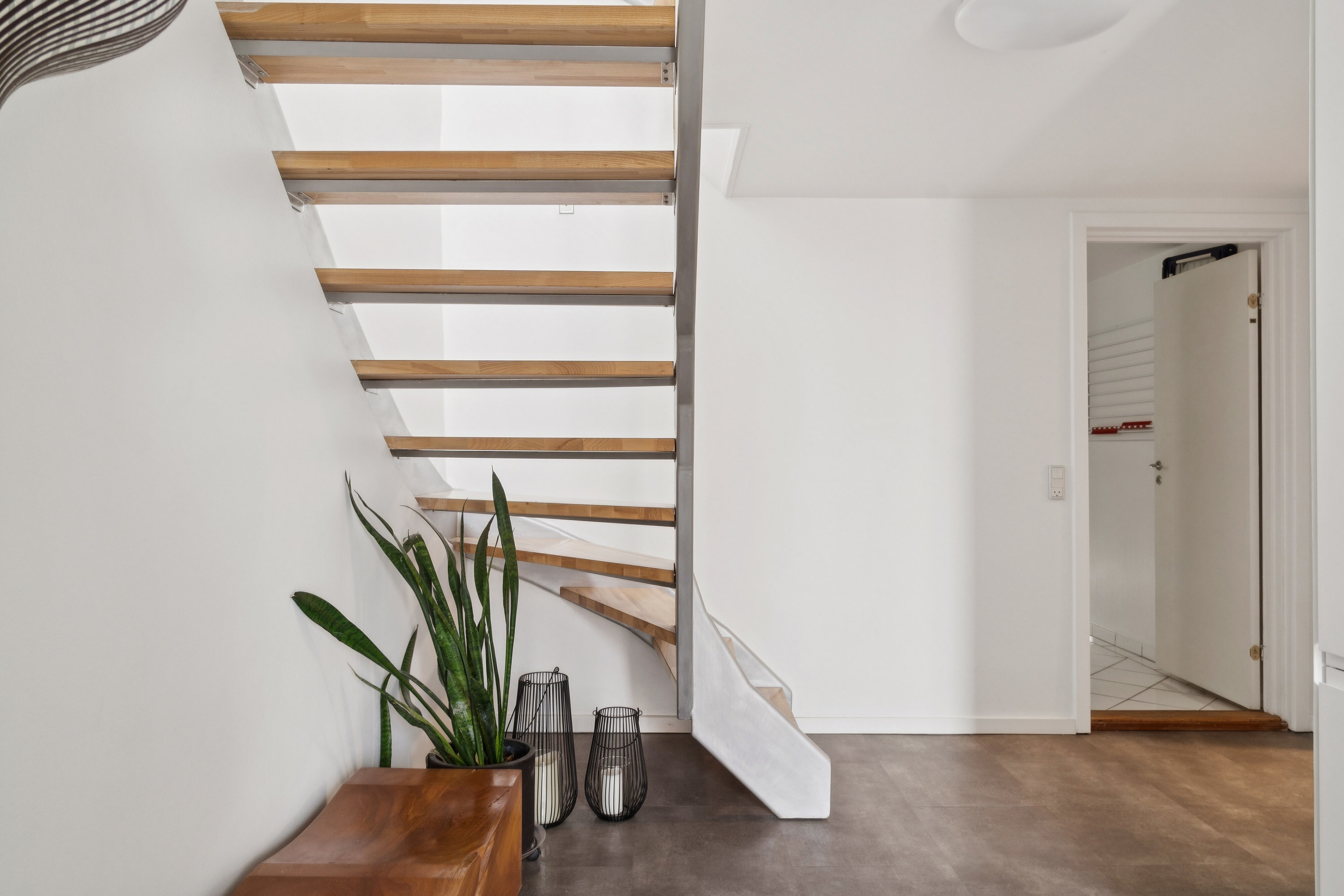 Fremhævet trappe billede i fuldskærmstilstand. Billede af Reventlowsvej 37, 8260 Viby J