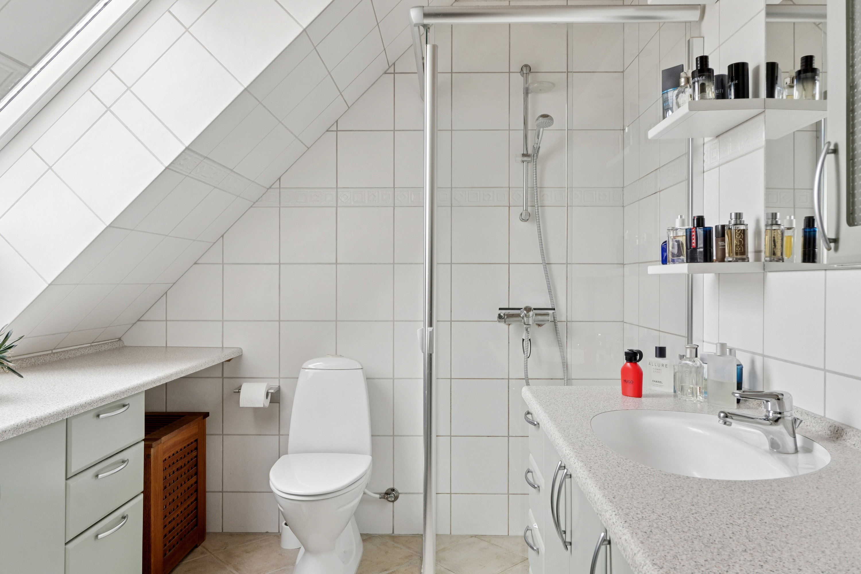 Fremhævet badeværelse billede i fuldskærmstilstand. Billede af H C Andersens Vej 171, 9800 Hjørring