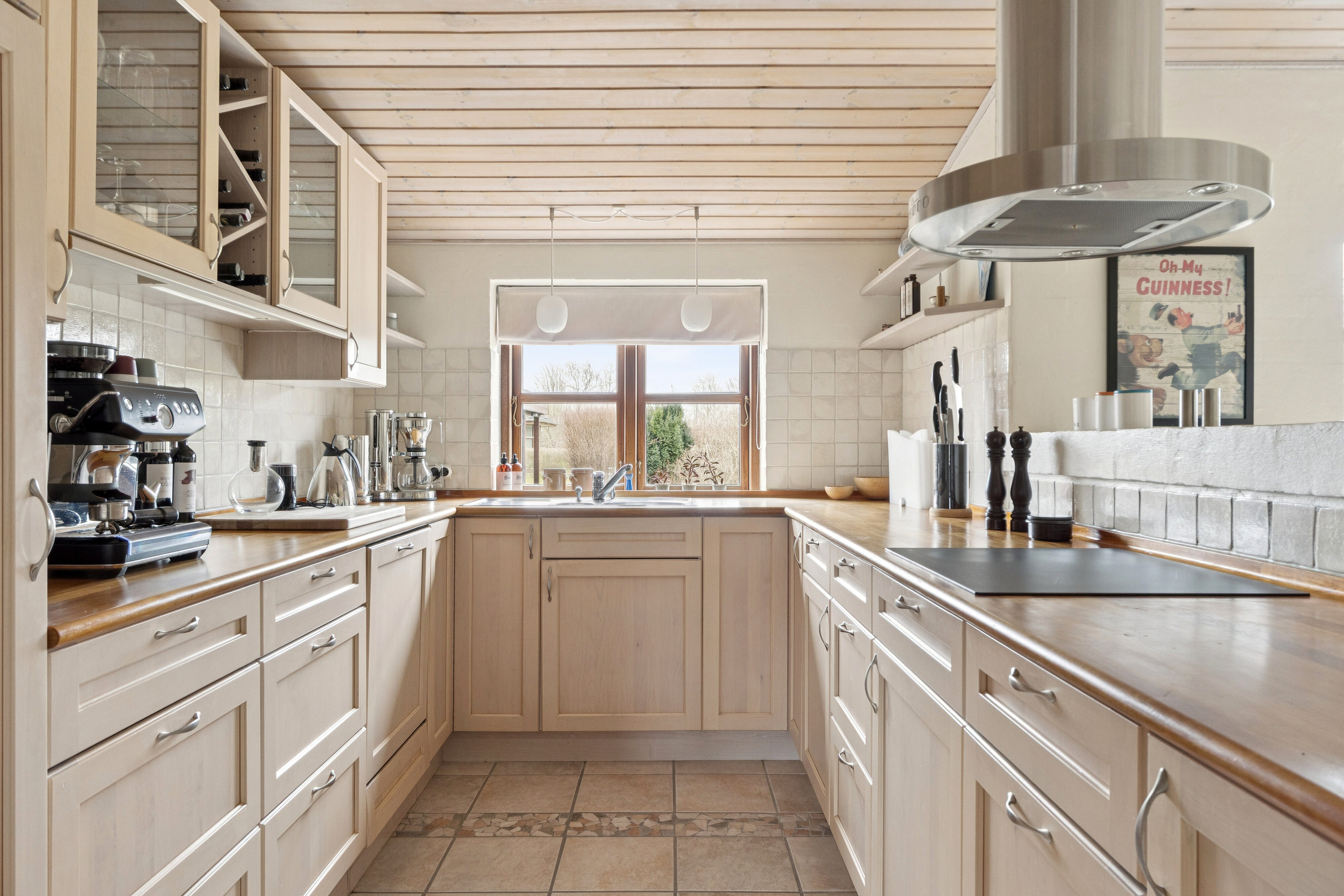 Fremhævet køkken billede i fuldskærmstilstand. Billede af H C Andersens Vej 171, 9800 Hjørring