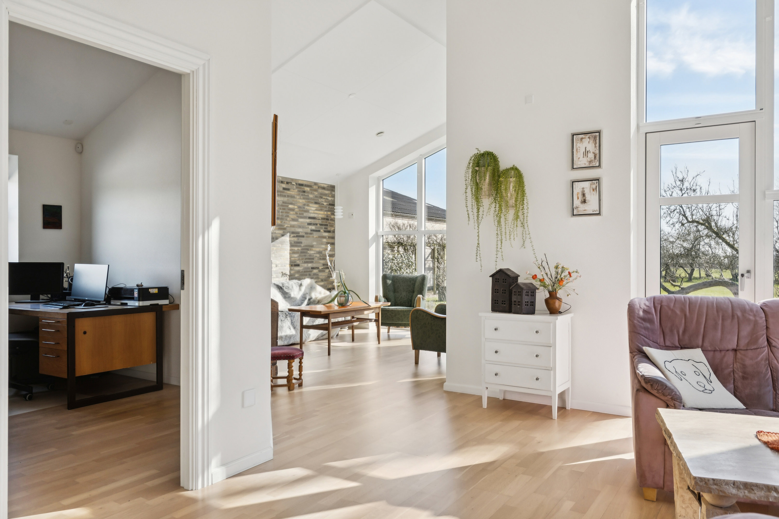 Fremhævet stue billede i fuldskærmstilstand. Billede af Søndertoft 51, Tørsbøl, 6300 Gråsten