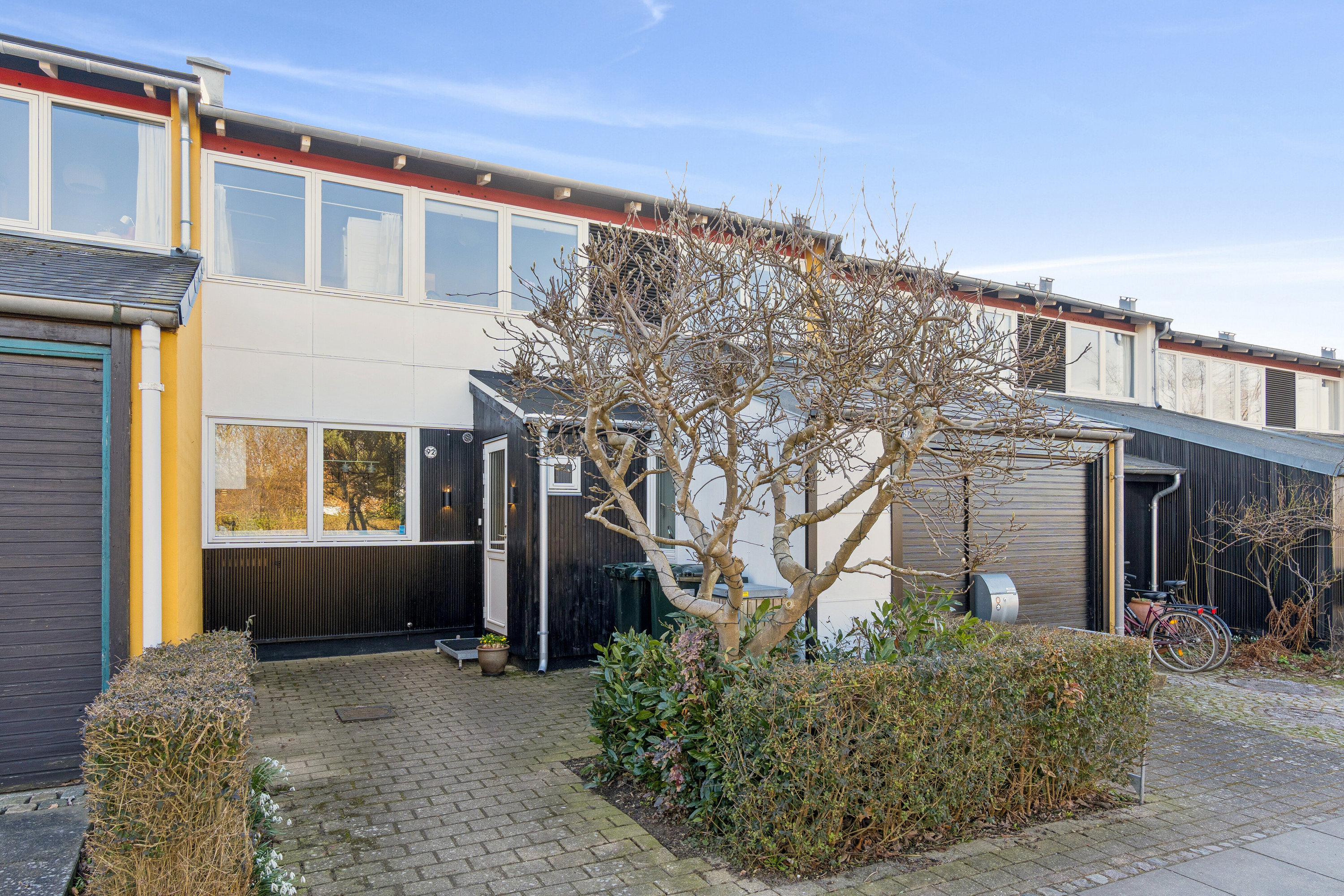 Fremhævet set fra vejen billede i fuldskærmstilstand. Billede af Åbrinken 92, 2830 Virum