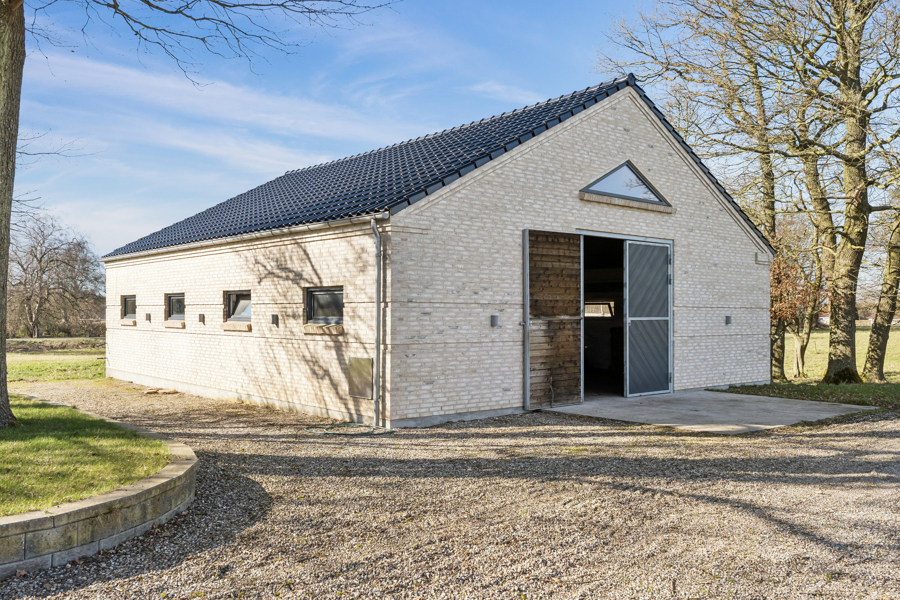 Fremhævet udendørs billede i fuldskærmstilstand. Billede af Søndertoft 51, Tørsbøl, 6300 Gråsten