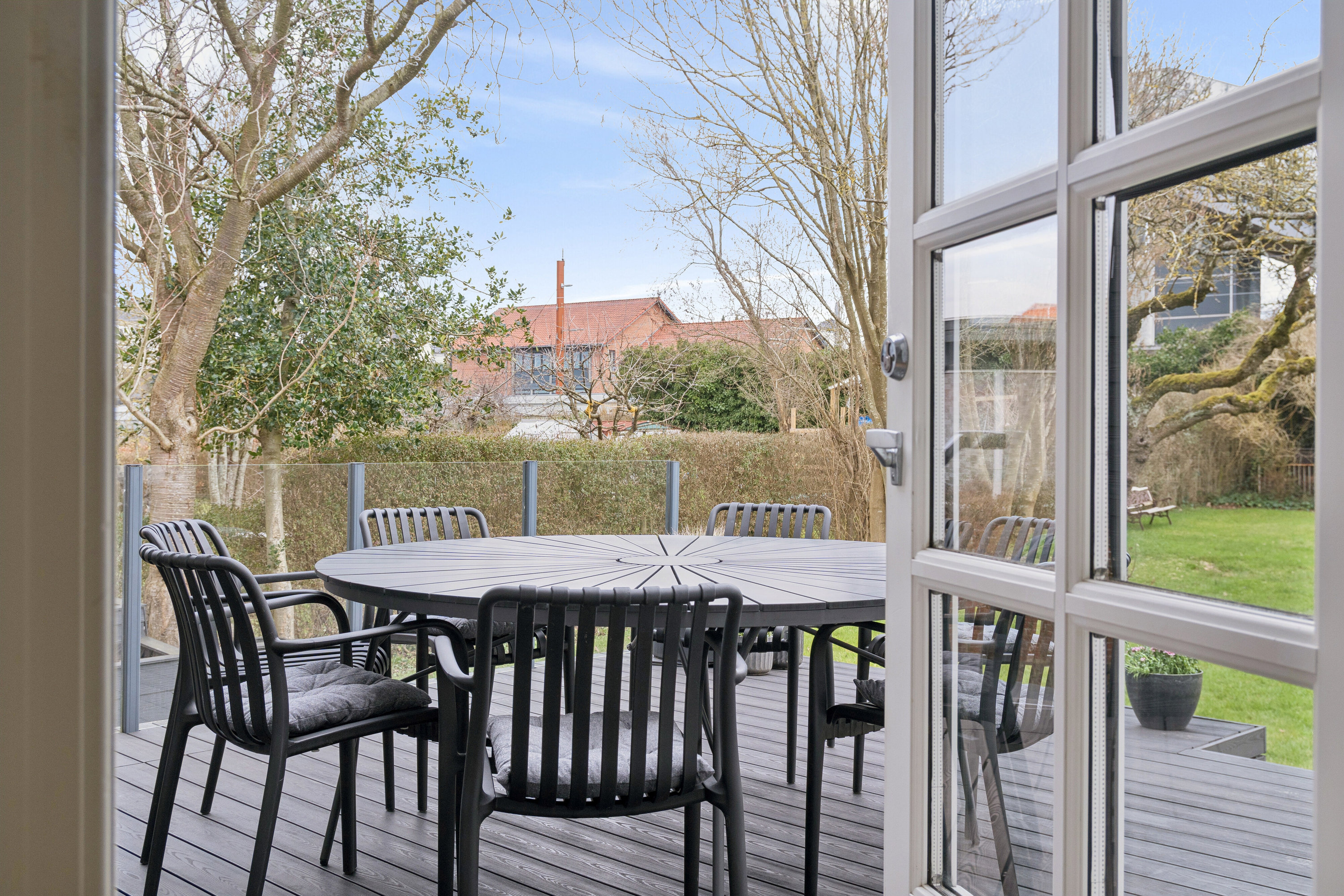 Fremhævet terrasse billede i fuldskærmstilstand. Billede af Reventlowsvej 37, 8260 Viby J