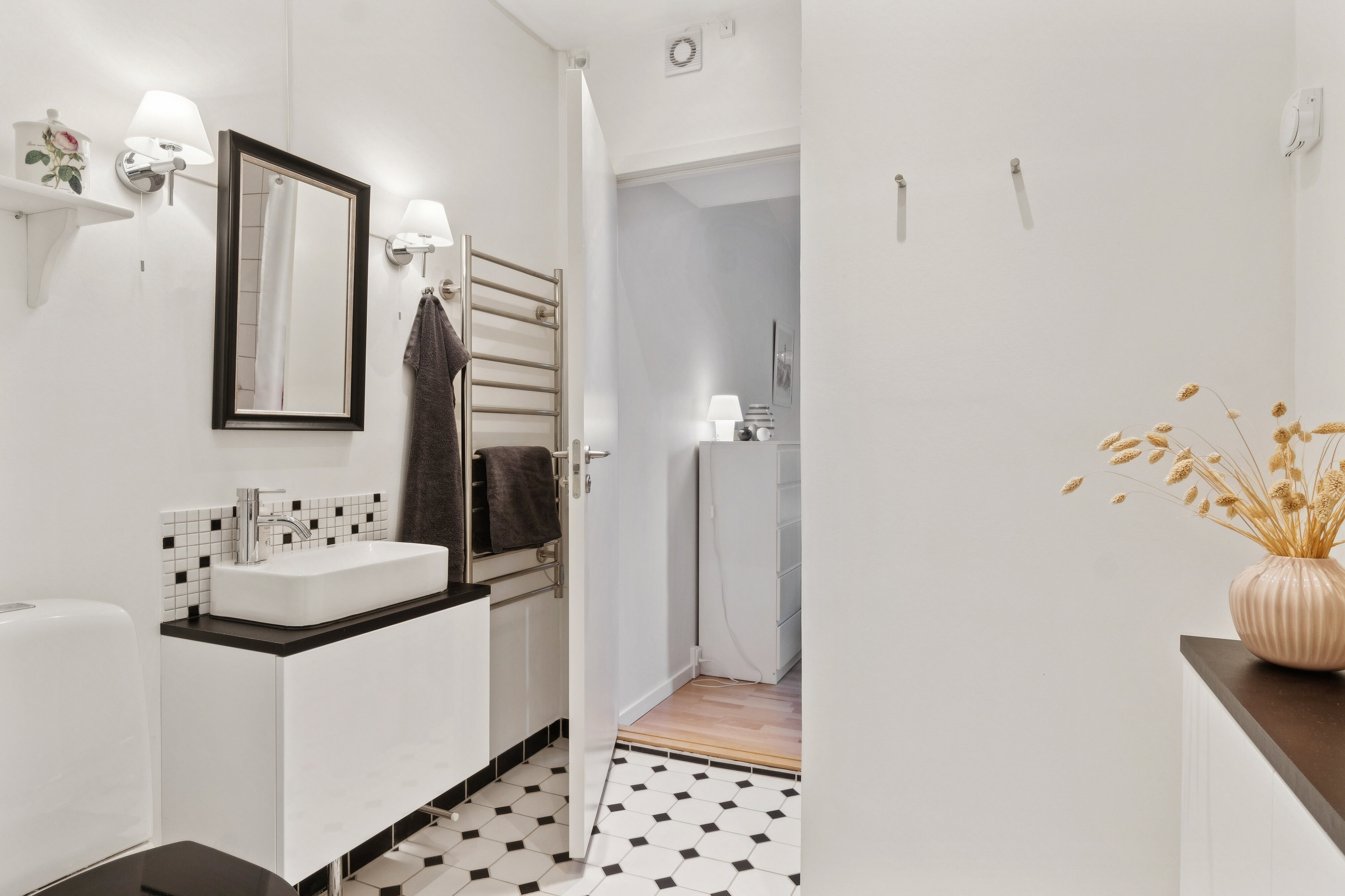 Fremhævet badeværelse billede i fuldskærmstilstand. Billede af Åbrinken 92, 2830 Virum