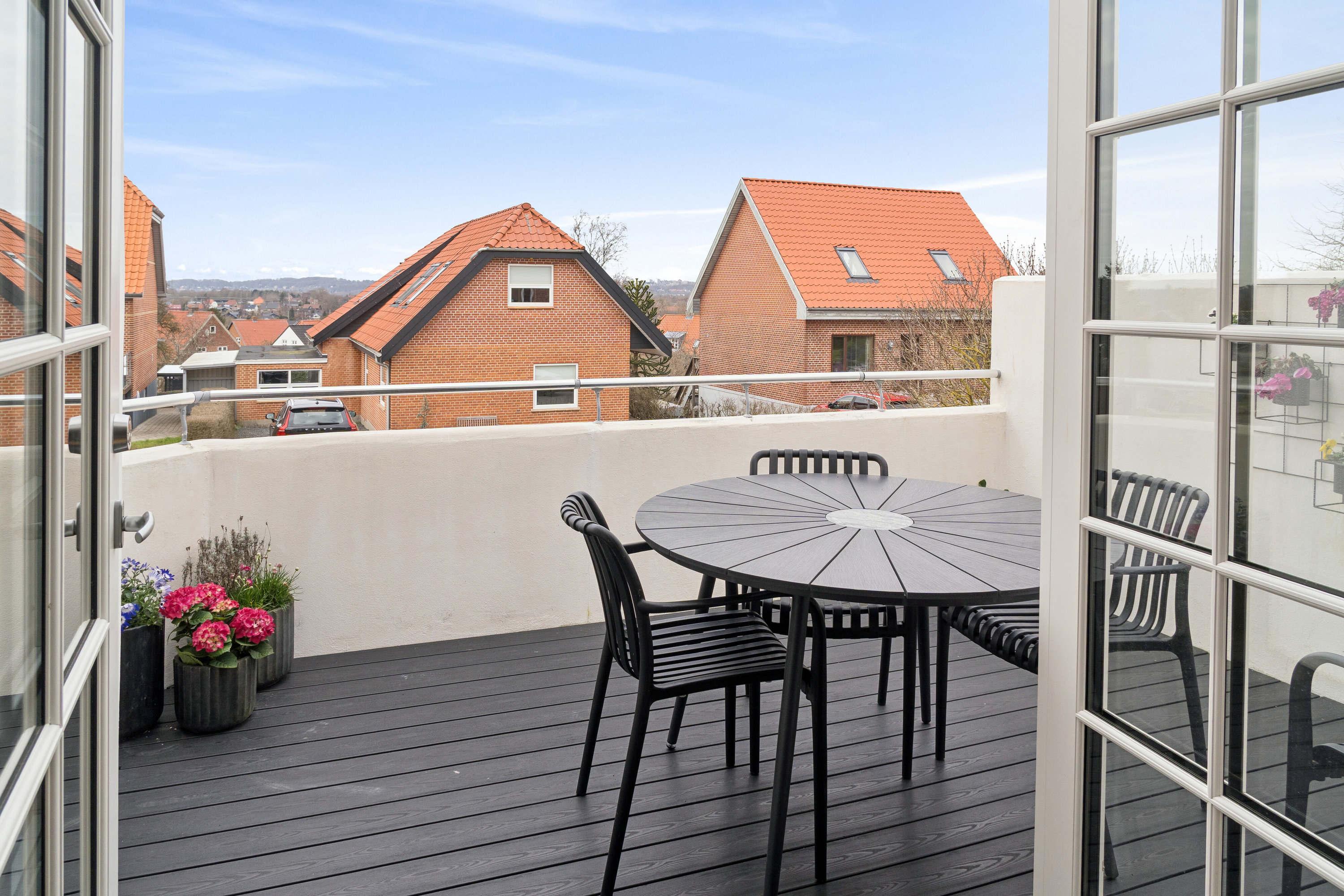 Fremhævet terrasse billede i fuldskærmstilstand. Billede af Reventlowsvej 37, 8260 Viby J