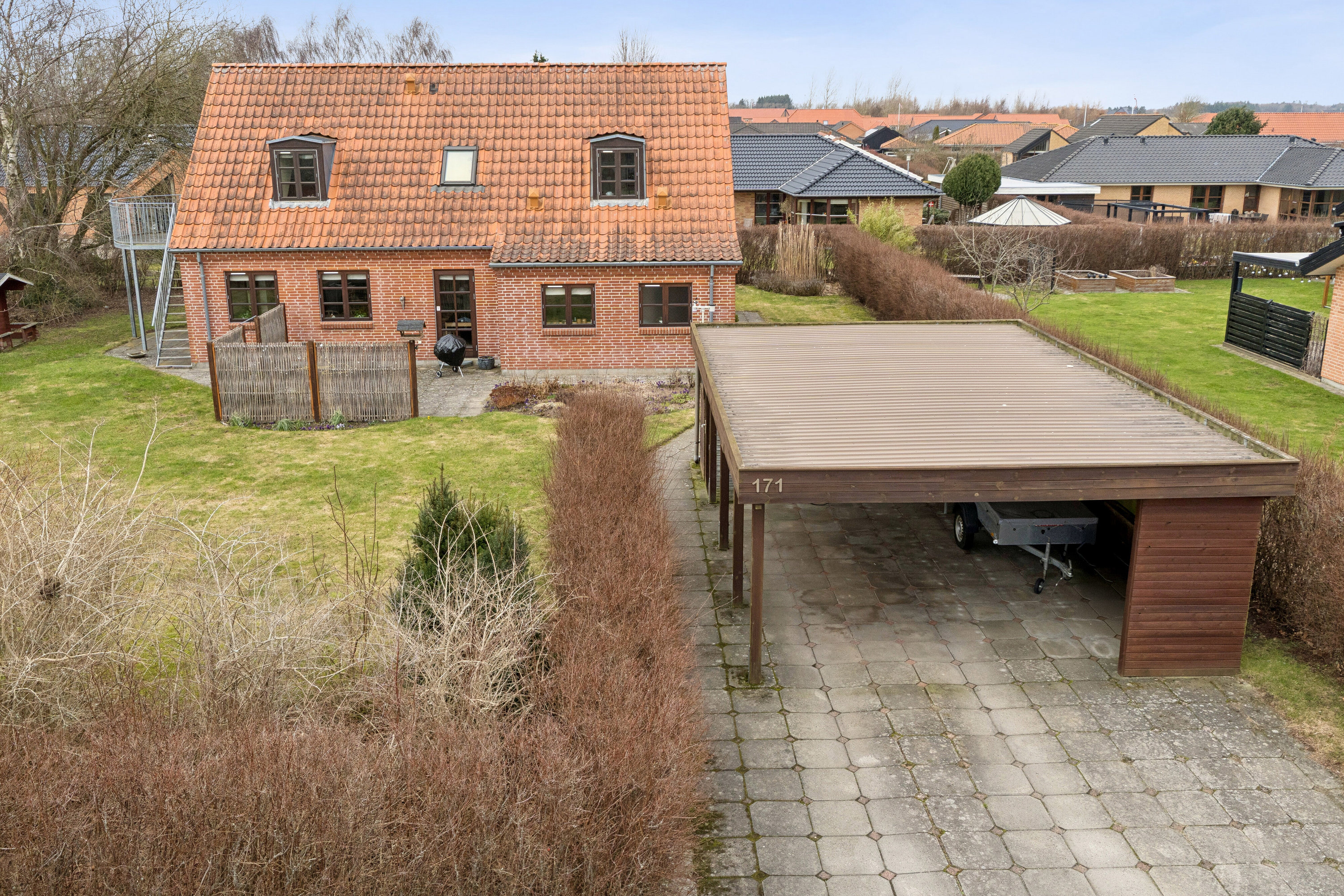 Fremhævet set fra haven billede i fuldskærmstilstand. Billede af H C Andersens Vej 171, 9800 Hjørring