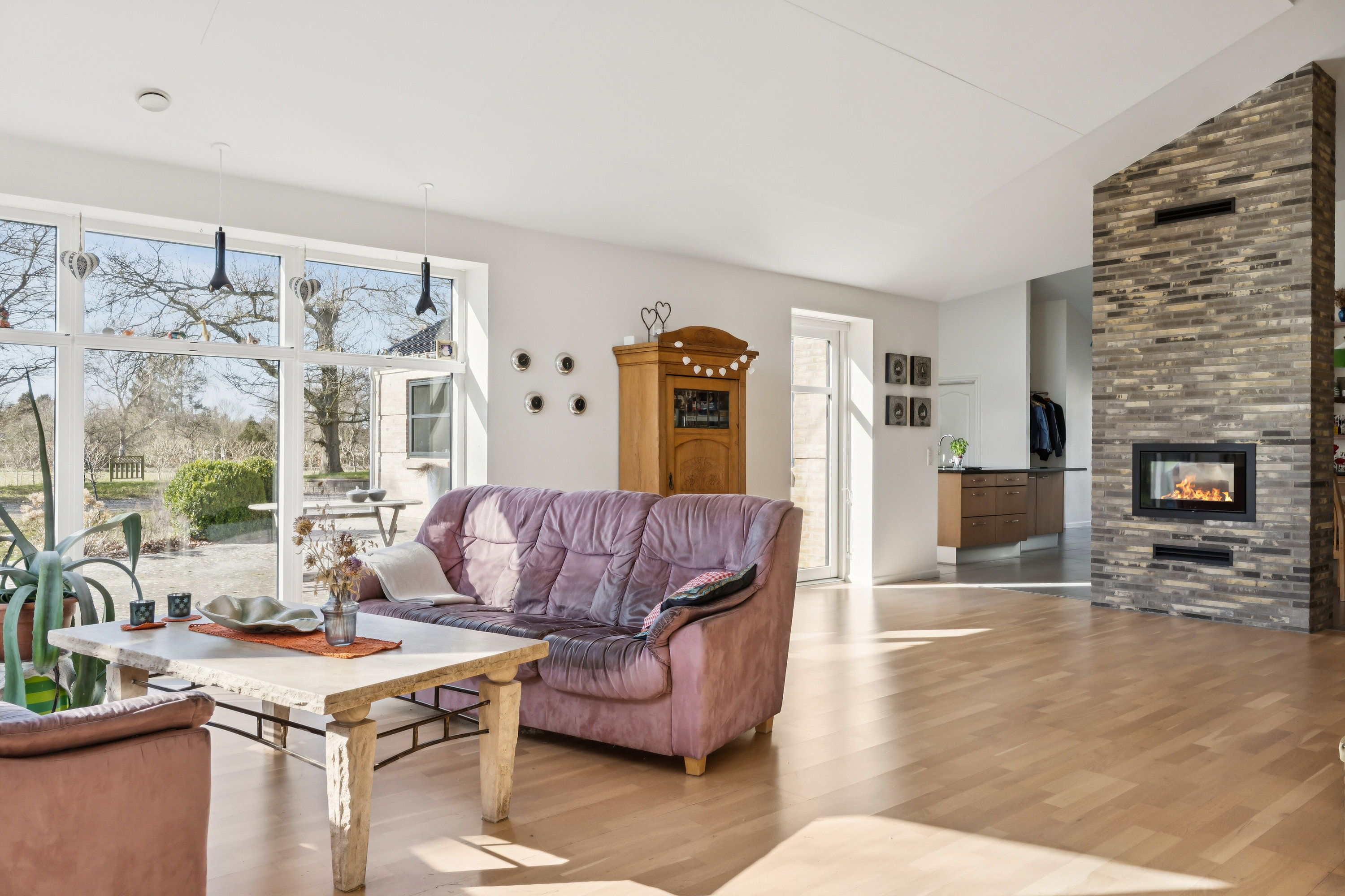 Fremhævet stue billede i fuldskærmstilstand. Billede af Søndertoft 51, Tørsbøl, 6300 Gråsten