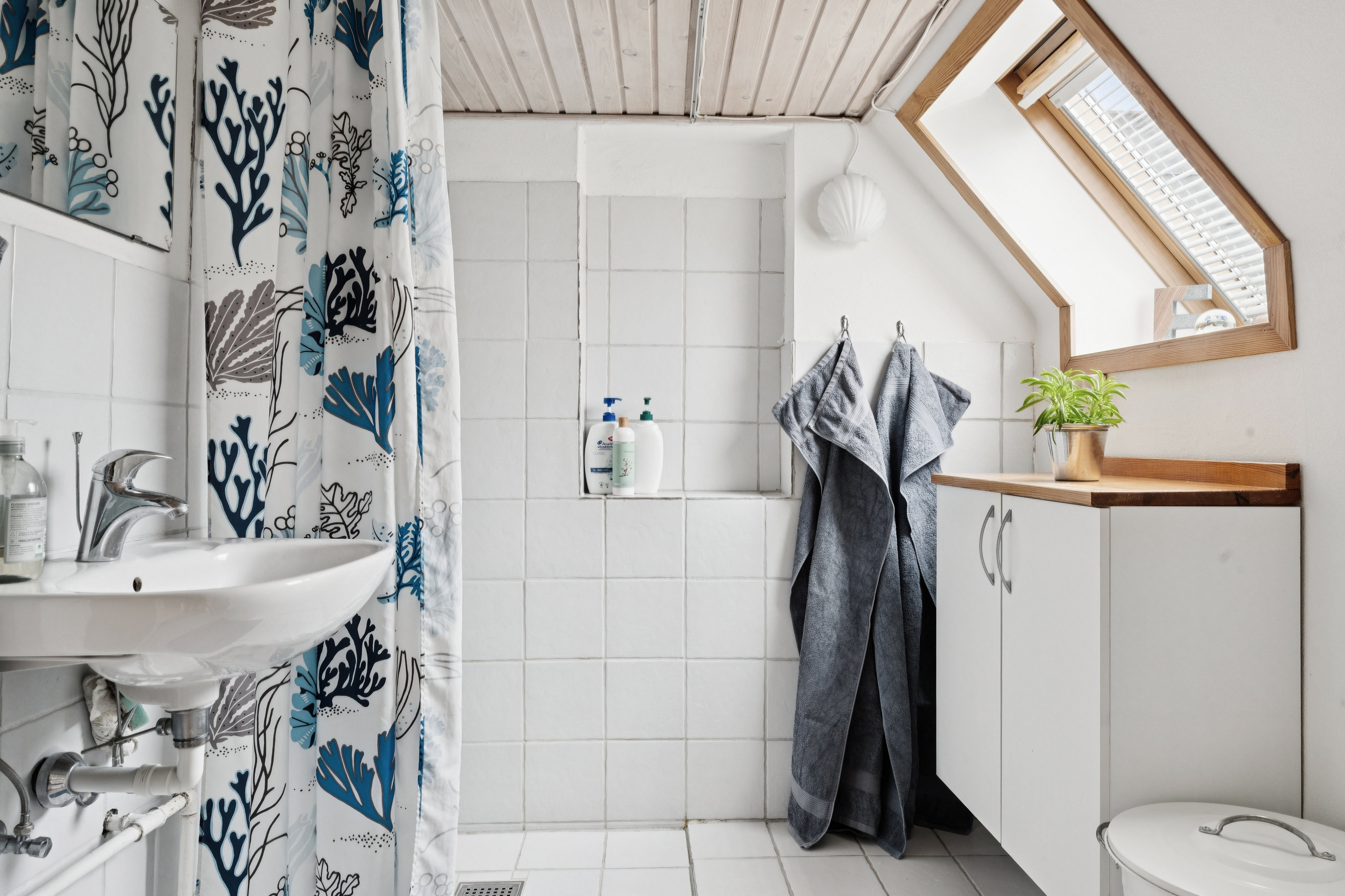 Fremhævet badeværelse billede i fuldskærmstilstand. Billede af Tværgade 20, 9270 Klarup