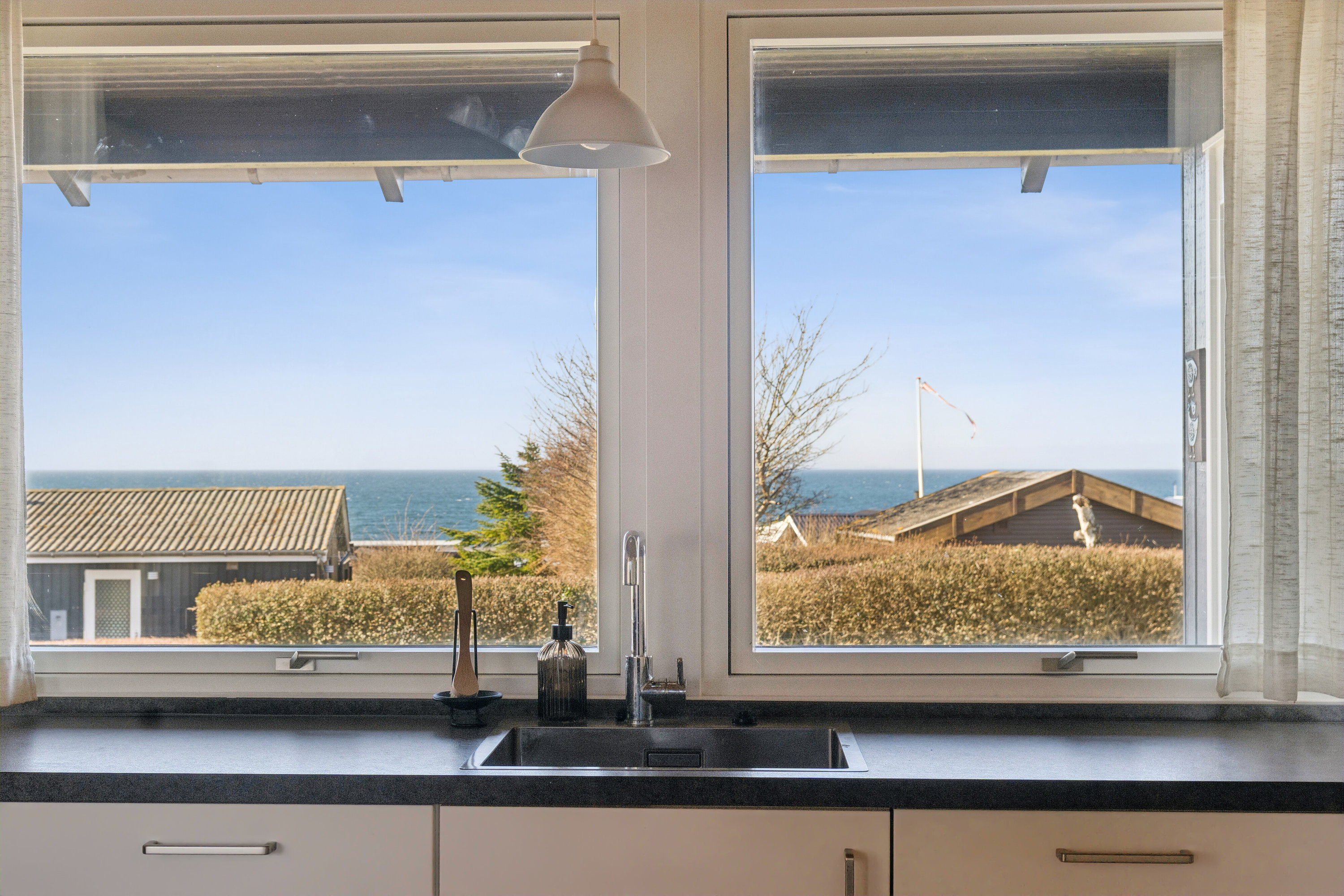 Fremhævet køkken billede i fuldskærmstilstand. Billede af Hjorthøjgårdsvej 14, Svallerup, 4400 Kalundborg