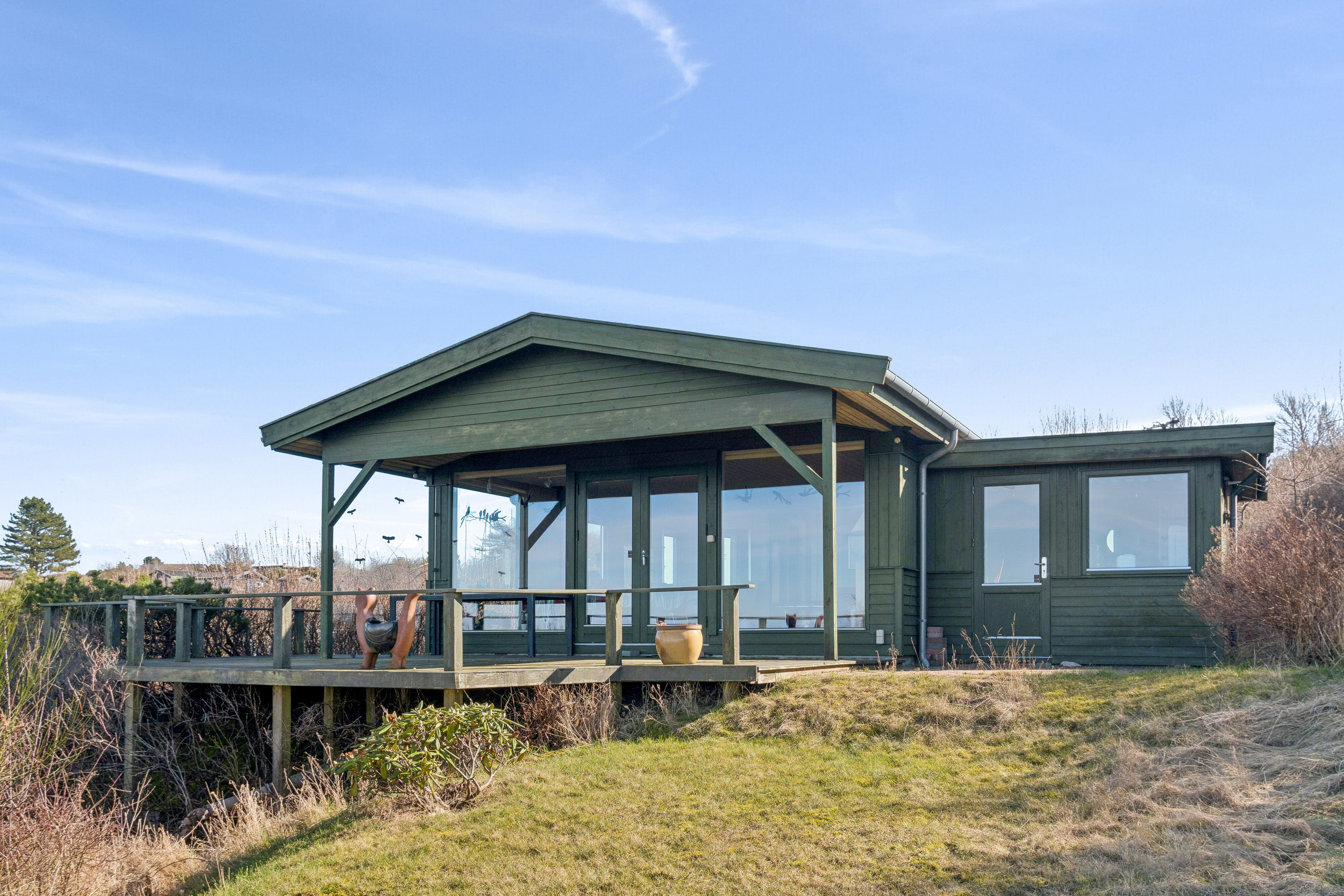 Fremhævet set fra vejen billede i fuldskærmstilstand. Billede af Varhøj 15, Veddinge, 4540 Fårevejle