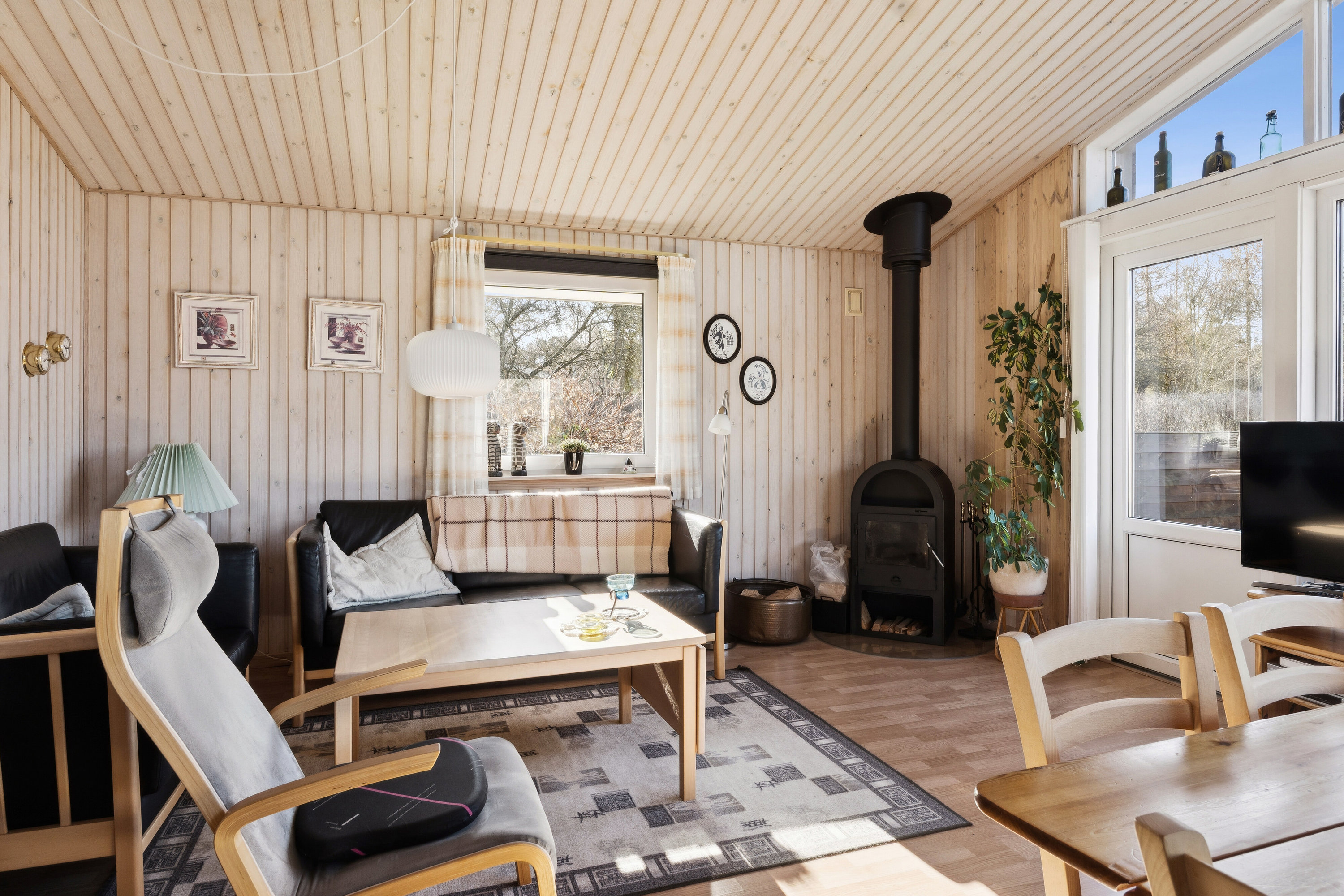 Fremhævet stue billede i fuldskærmstilstand. Billede af Klinteborgvej 2, Ordrup, 4540 Fårevejle