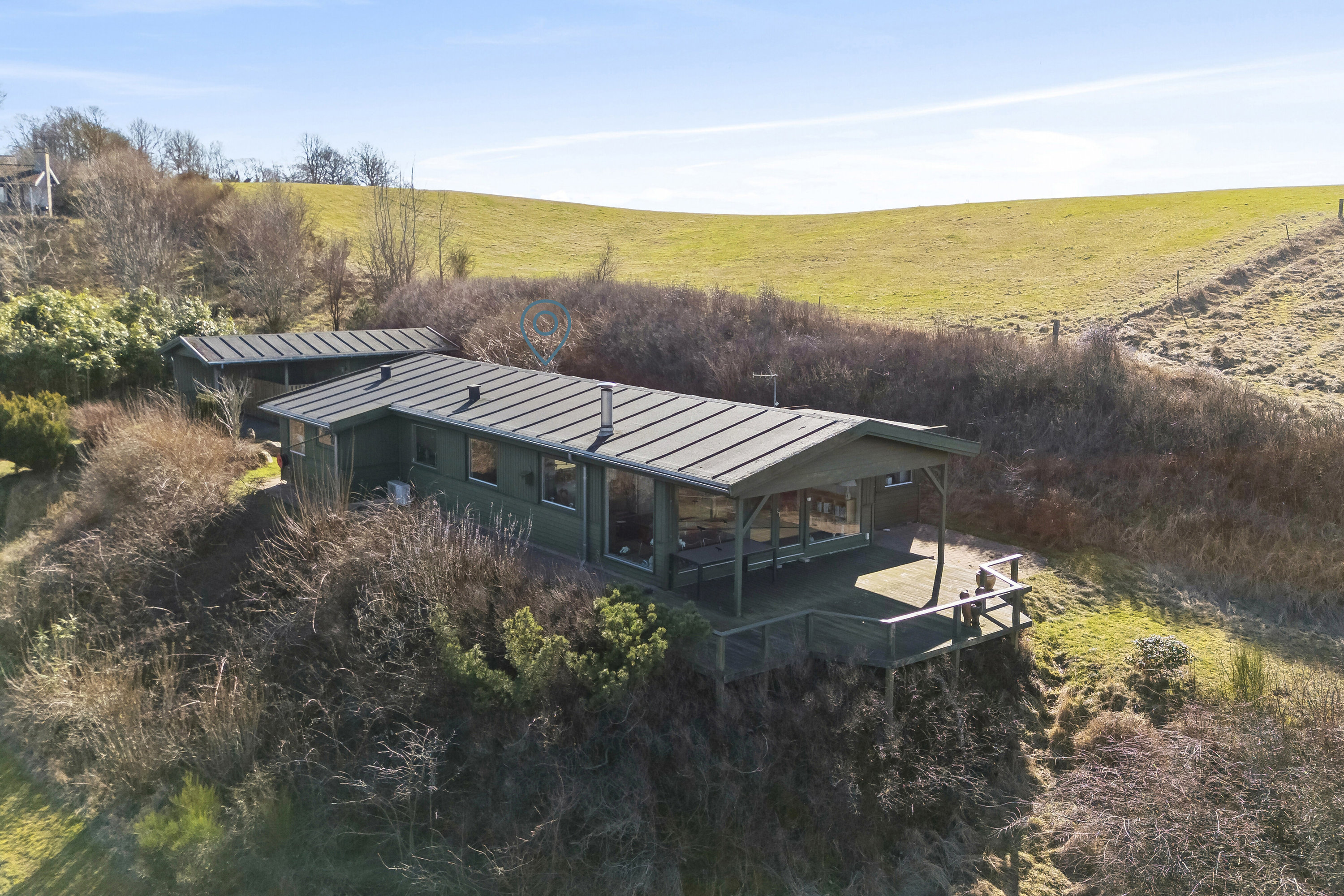 Fremhævet udendørs billede i fuldskærmstilstand. Billede af Varhøj 15, Veddinge, 4540 Fårevejle