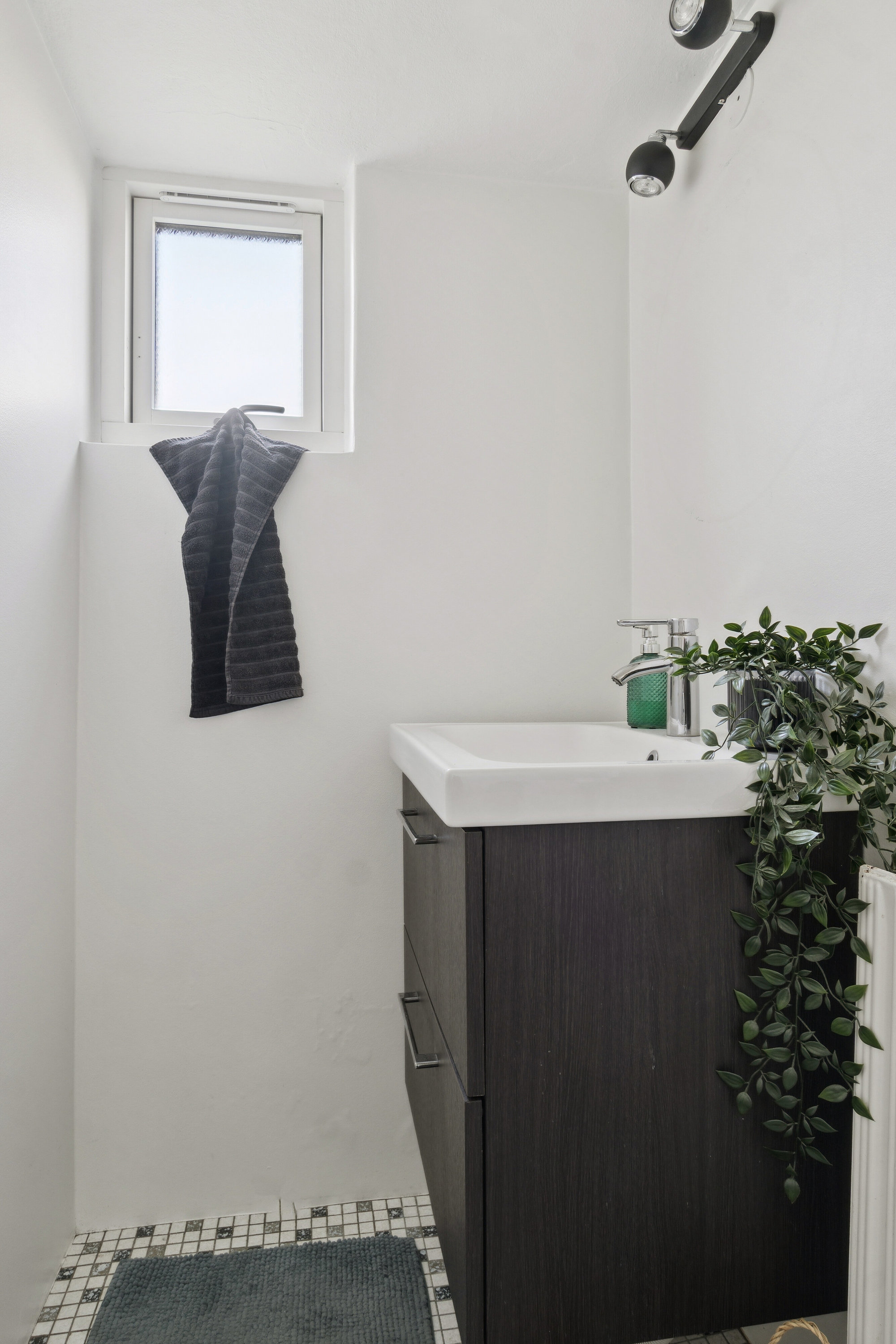 Fremhævet badeværelse billede i fuldskærmstilstand. Billede af Manøvej 10, 4700 Næstved