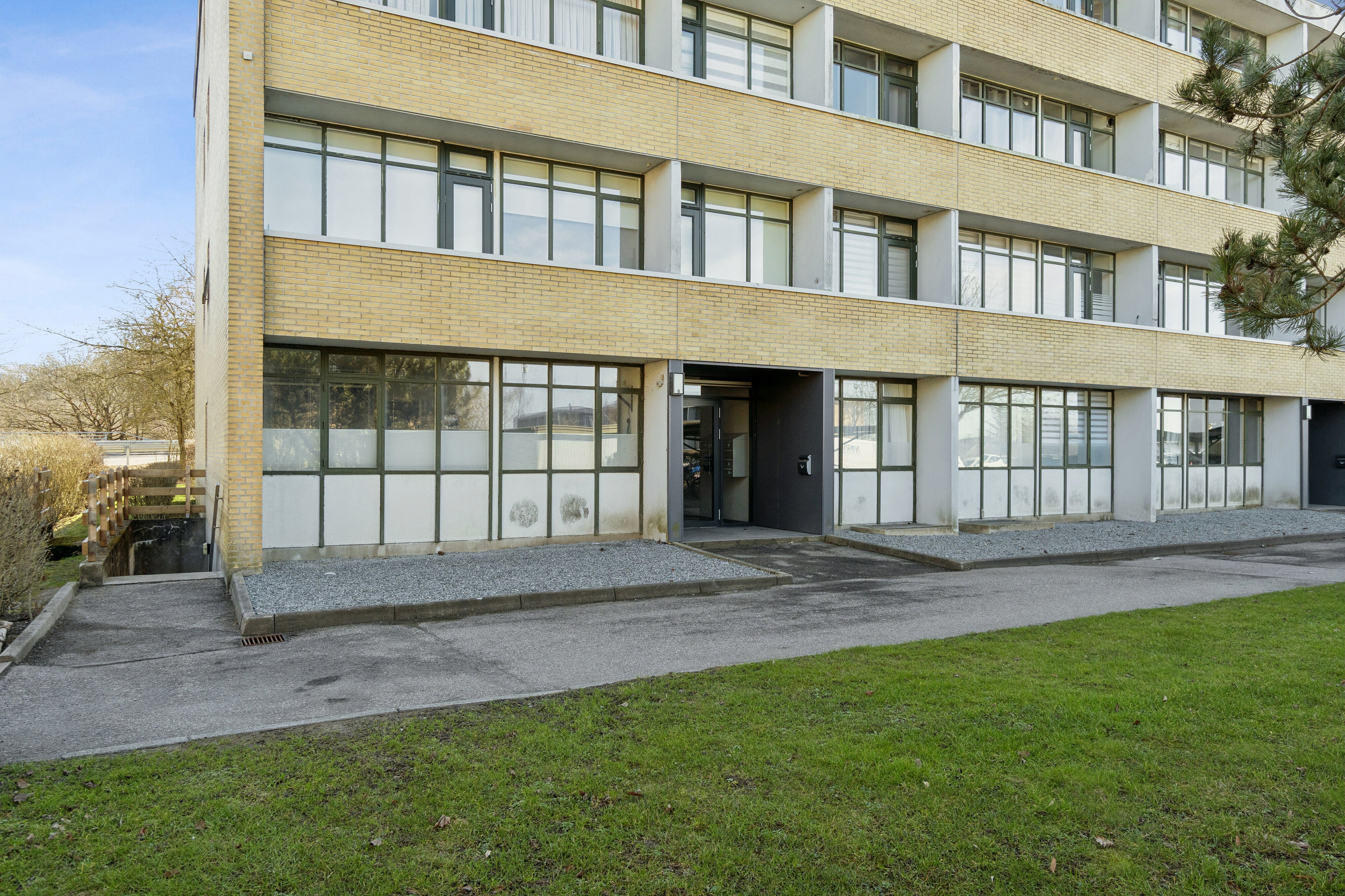 Fremhævet udendørs billede i fuldskærmstilstand. Billede af Byskov Alle 8, st.. th., 4200 Slagelse