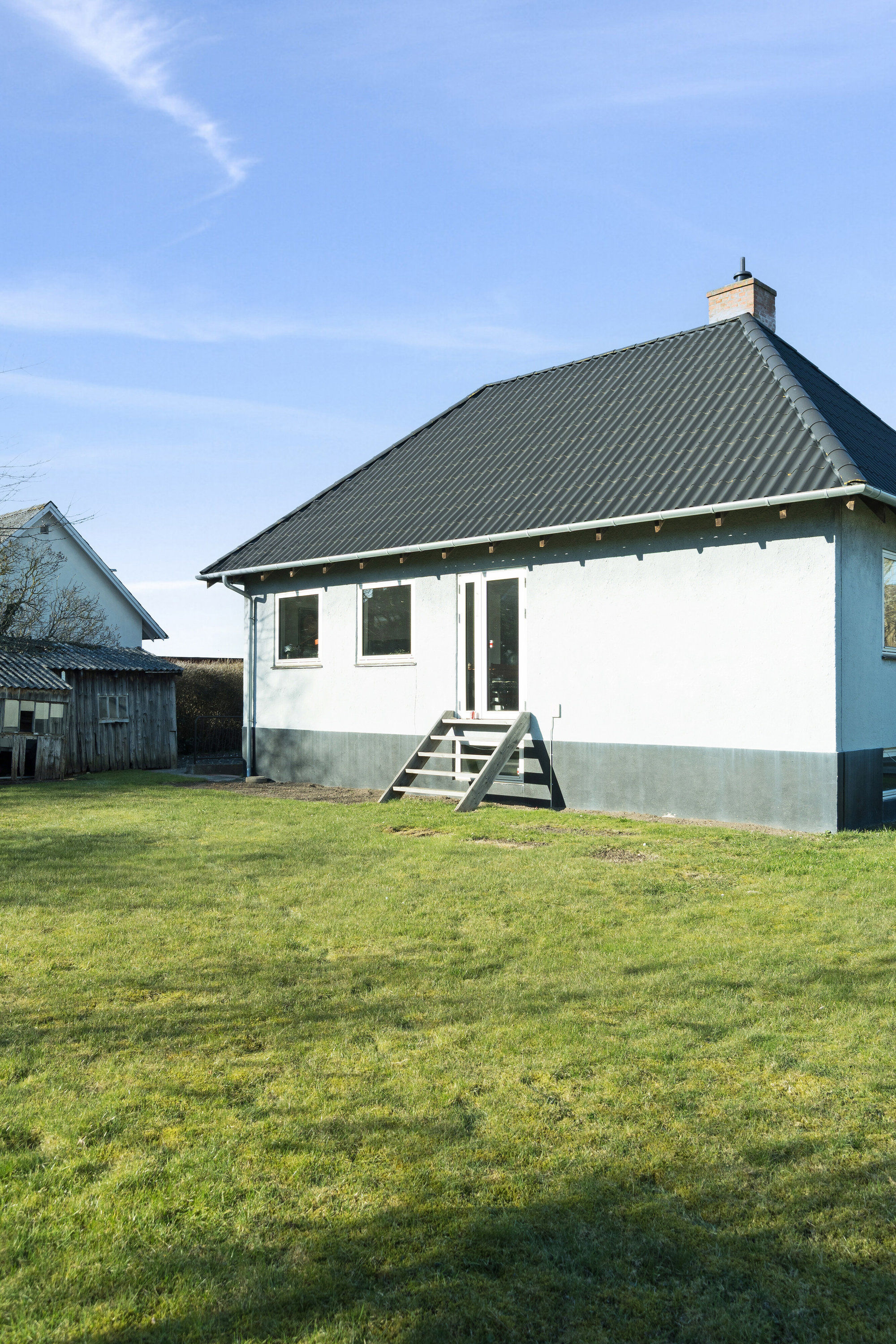 Fremhævet set fra haven billede i fuldskærmstilstand. Billede af Manøvej 10, 4700 Næstved