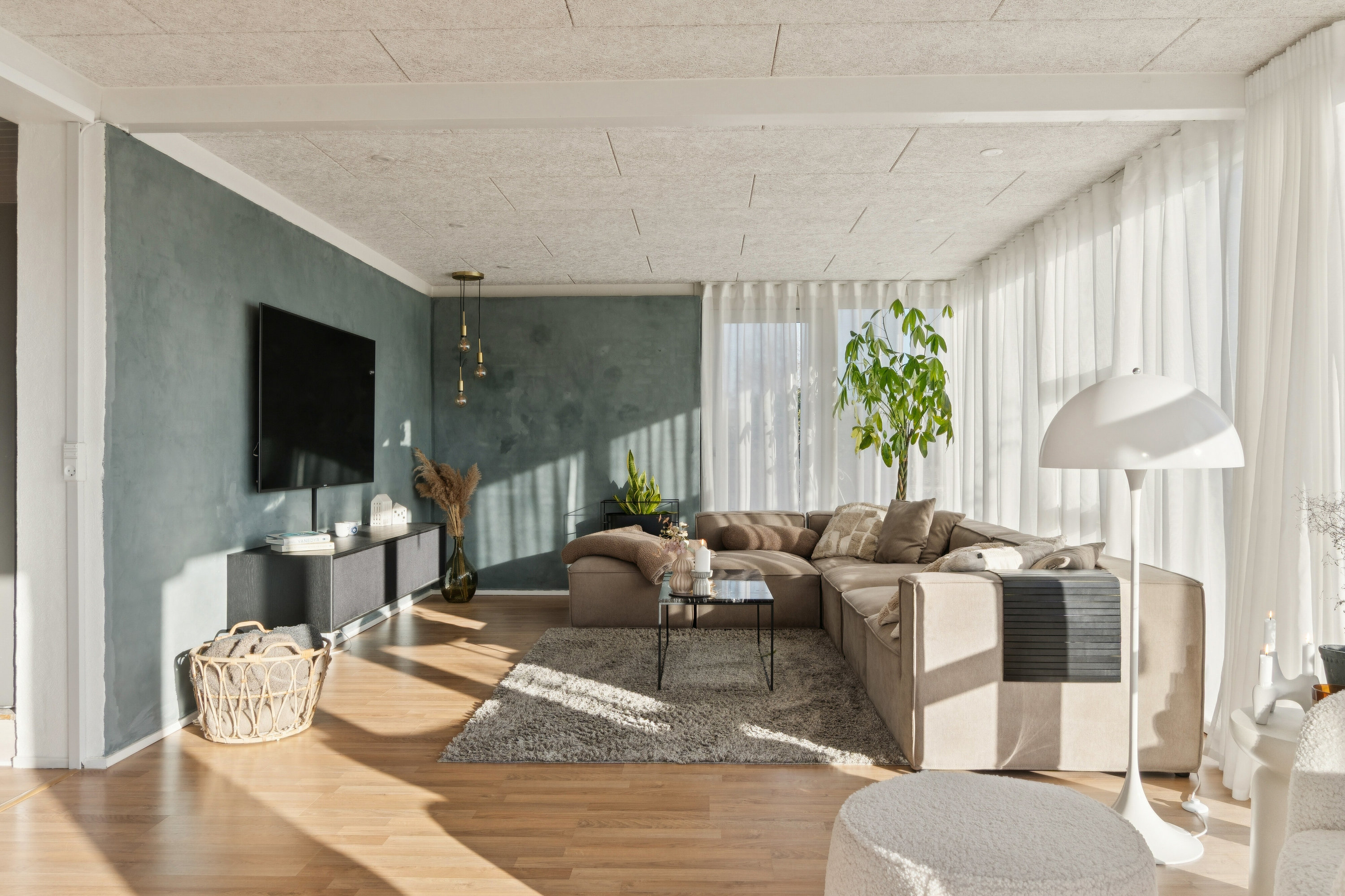 Fremhævet stue billede i fuldskærmstilstand. Billede af Nørrevangen 17, 4550 Asnæs