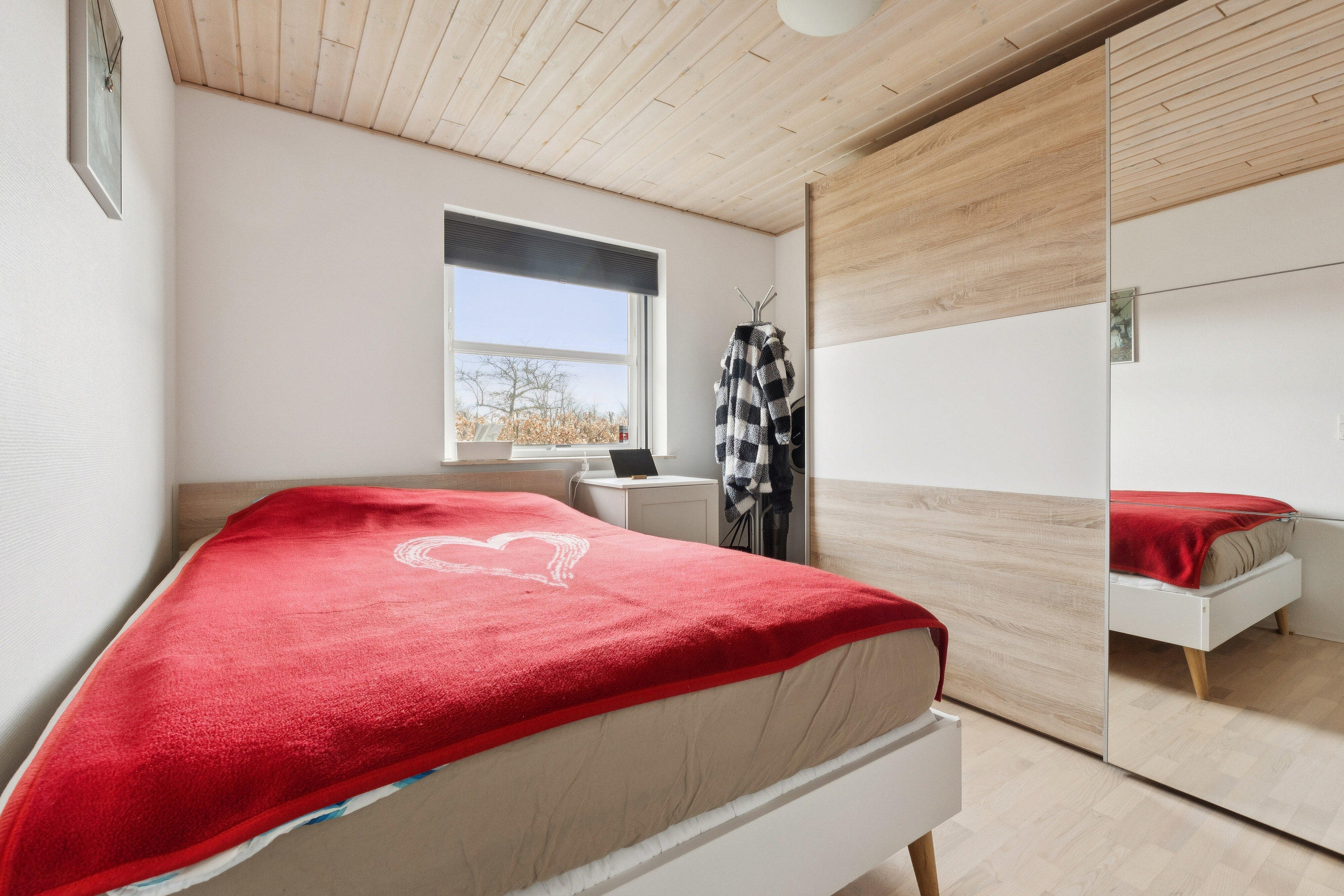 Fremhævet soveværelse billede i fuldskærmstilstand. Billede af Ketting Parkvej 69, 8462 Harlev J