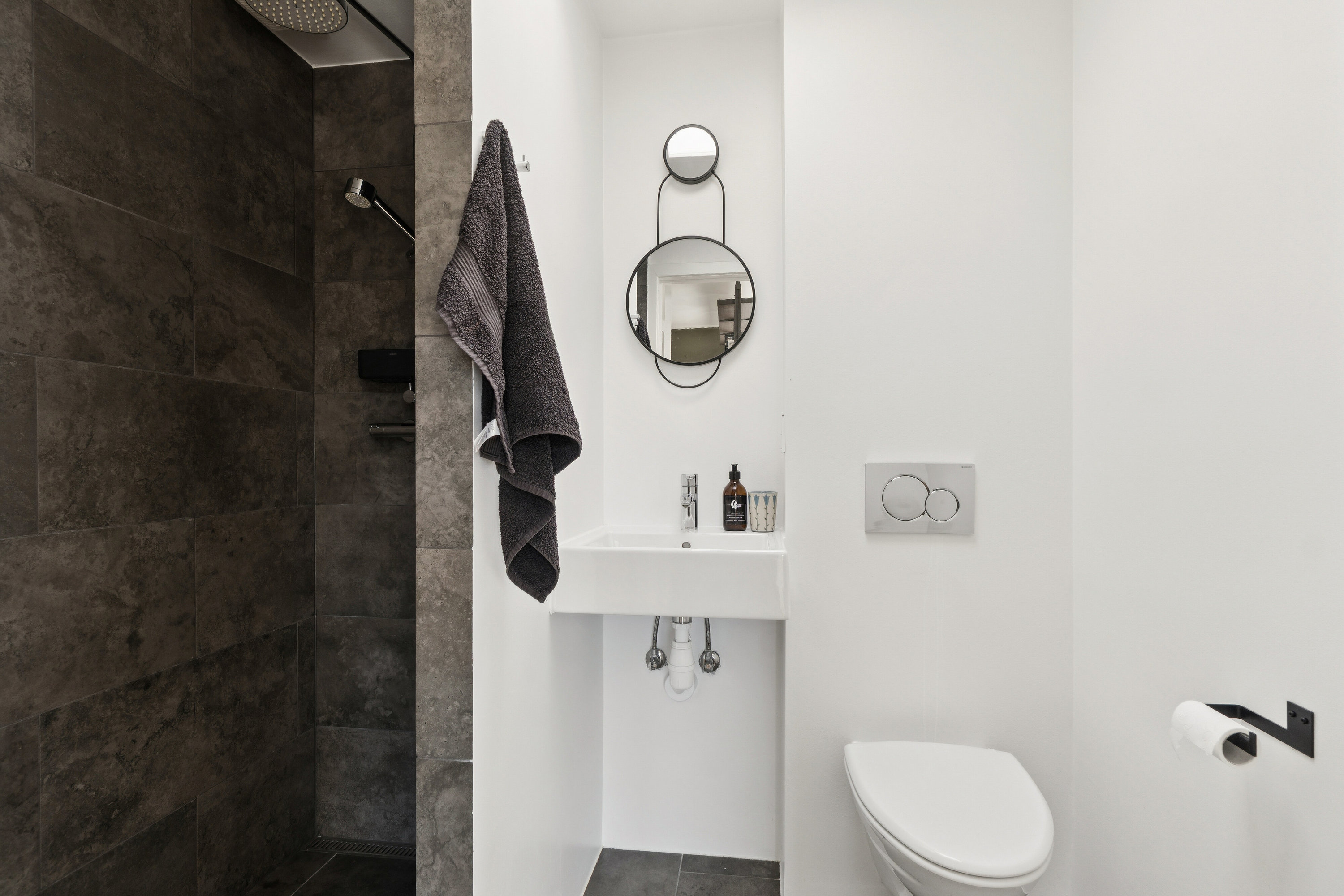 Fremhævet badeværelse billede i fuldskærmstilstand. Billede af Karise Alle 5, 2650 Hvidovre