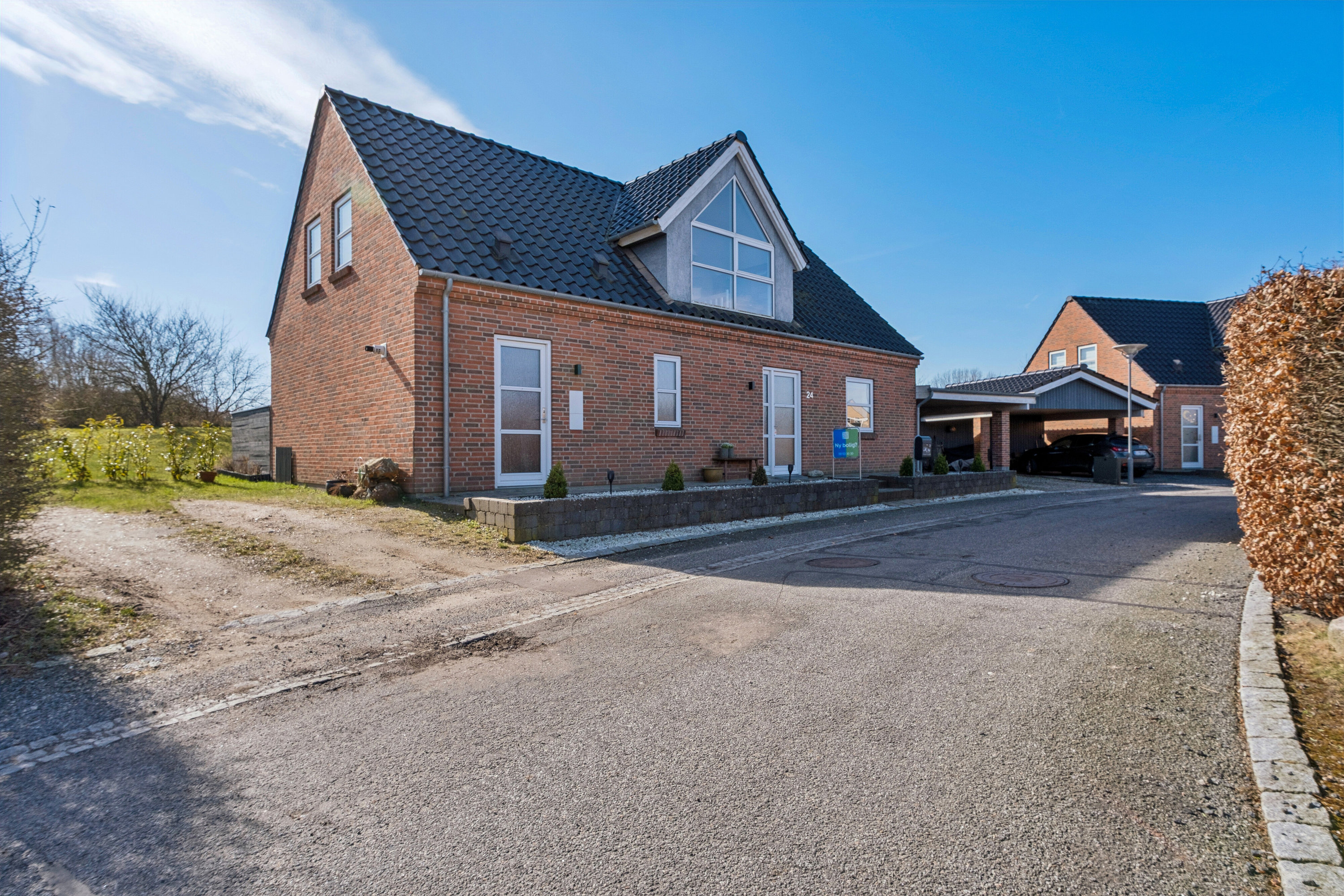 Fremhævet set fra vejen billede i fuldskærmstilstand. Billede af Saturnvej 24, 4200 Slagelse