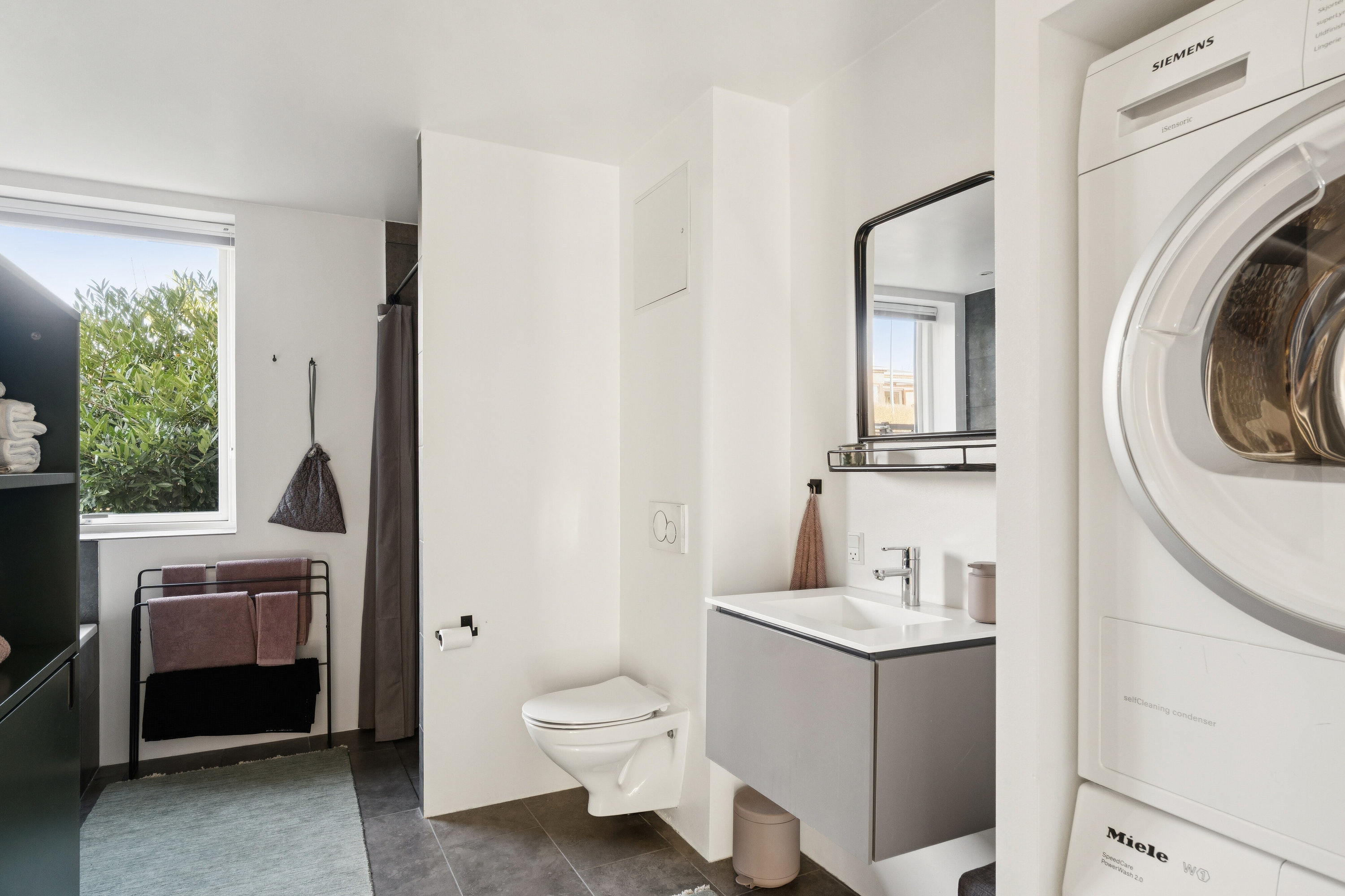 Fremhævet badeværelse billede i fuldskærmstilstand. Billede af Karise Alle 5, 2650 Hvidovre