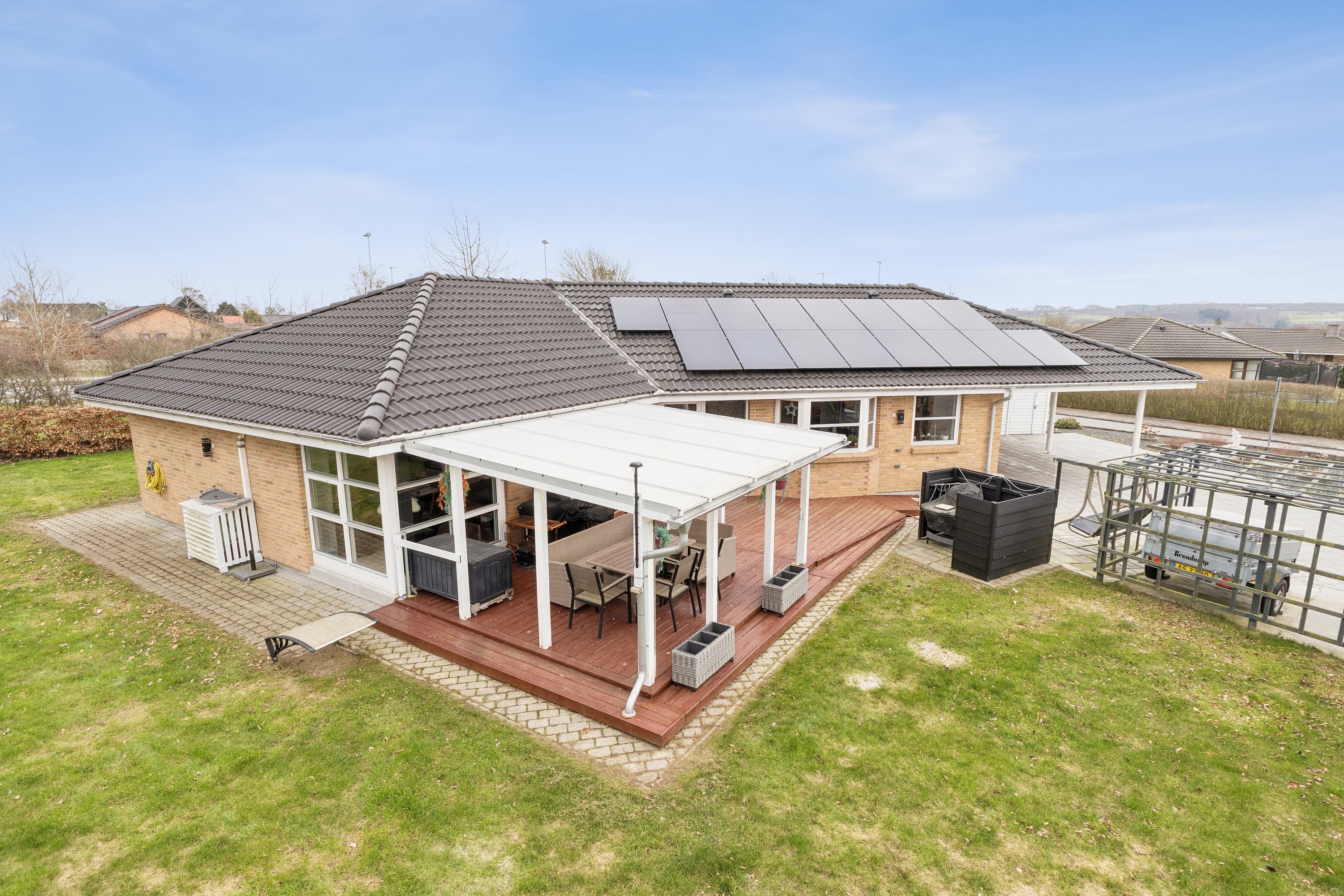 Fremhævet set fra haven billede i fuldskærmstilstand. Billede af Ketting Parkvej 69, 8462 Harlev J