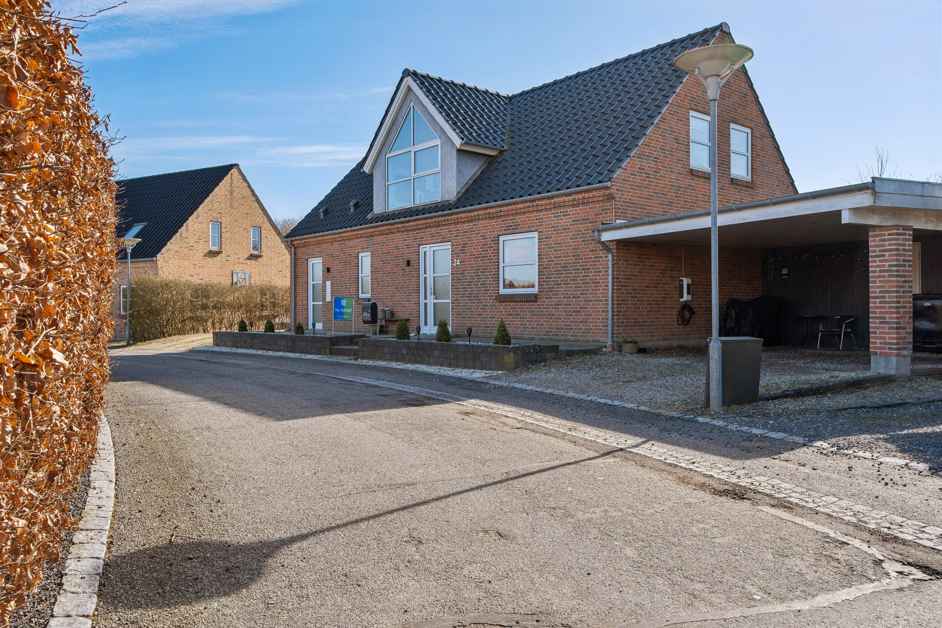 Fremhævet set fra vejen billede i fuldskærmstilstand. Billede af Saturnvej 24, 4200 Slagelse