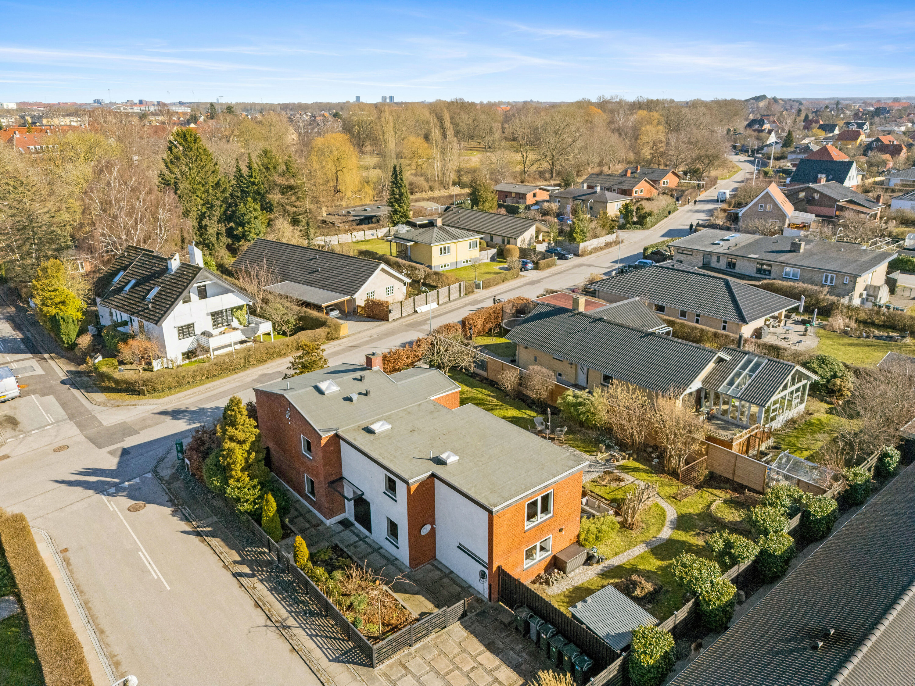 Fremhævet luftfoto billede i fuldskærmstilstand. Billede af Karise Alle 5, 2650 Hvidovre