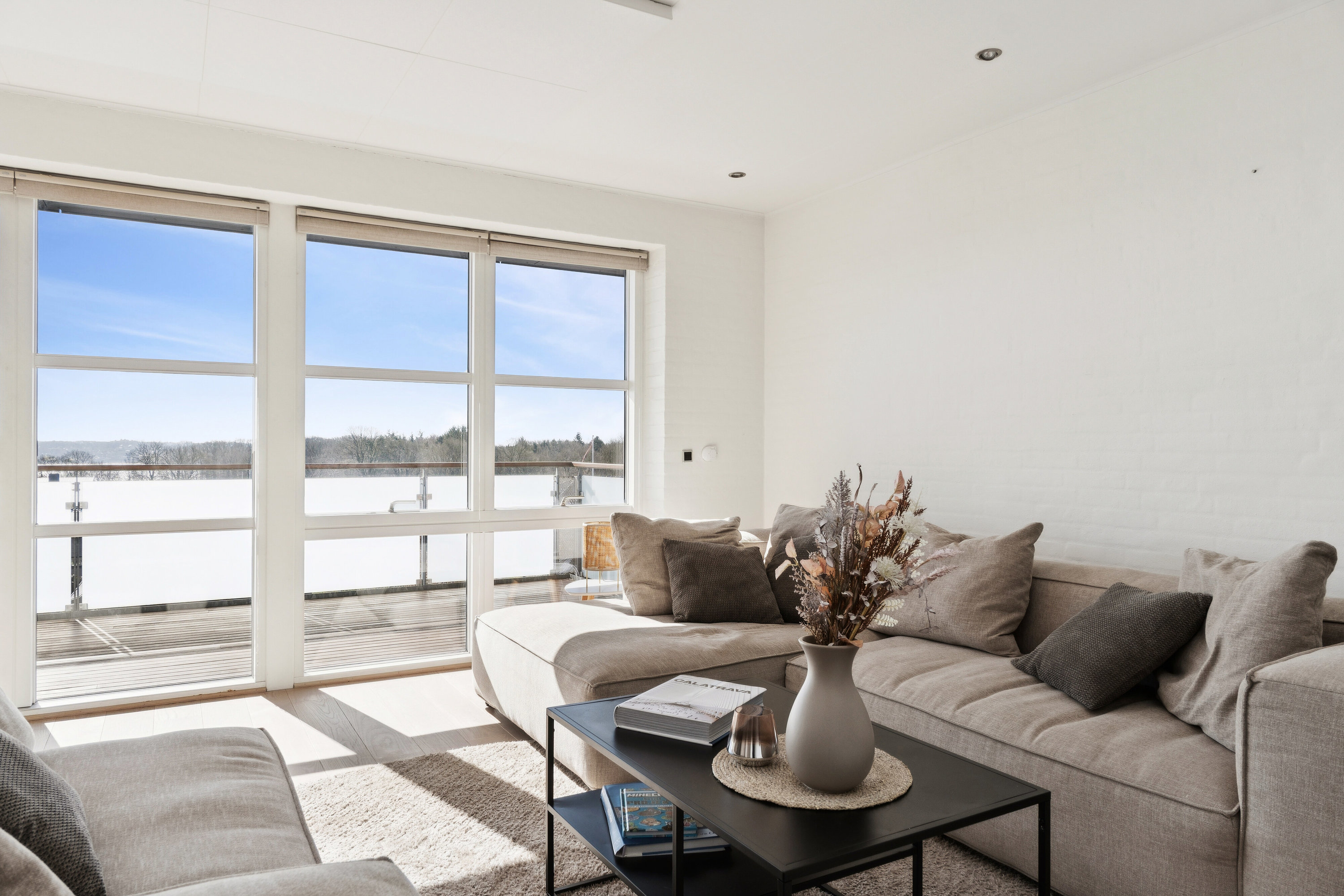 Fremhævet stue billede i fuldskærmstilstand. Billede af Bakkegårdsvej 29, Kollund, 6340 Kruså