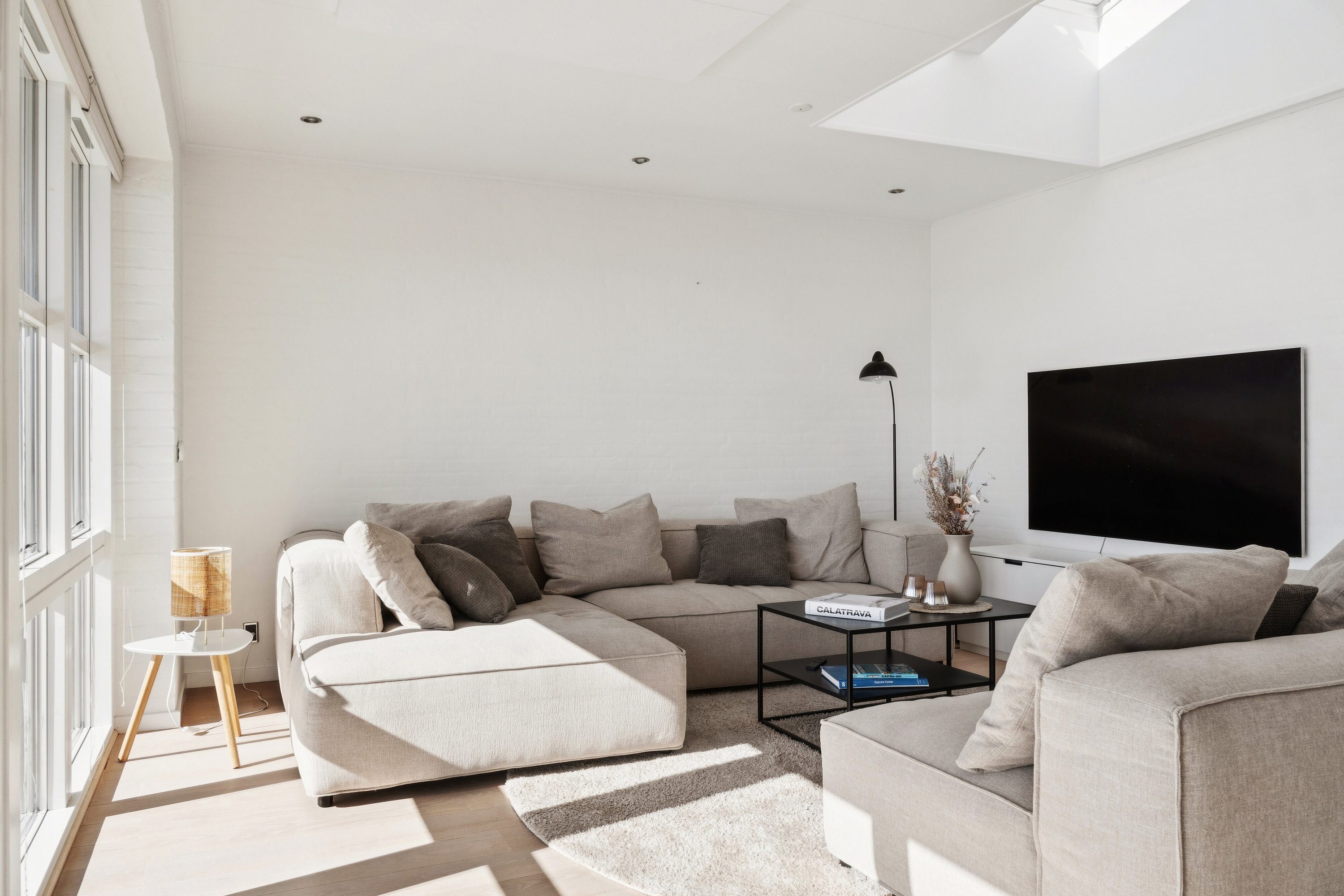 Fremhævet stue billede i fuldskærmstilstand. Billede af Bakkegårdsvej 29, Kollund, 6340 Kruså