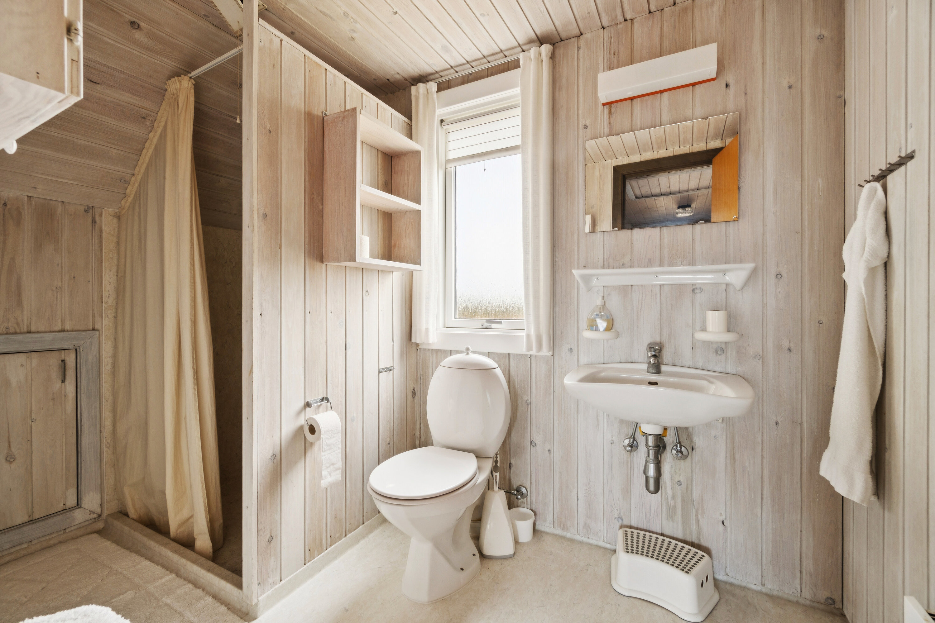 Fremhævet badeværelse billede i fuldskærmstilstand. Billede af Rylevej 4, Agger, 7770 Vestervig