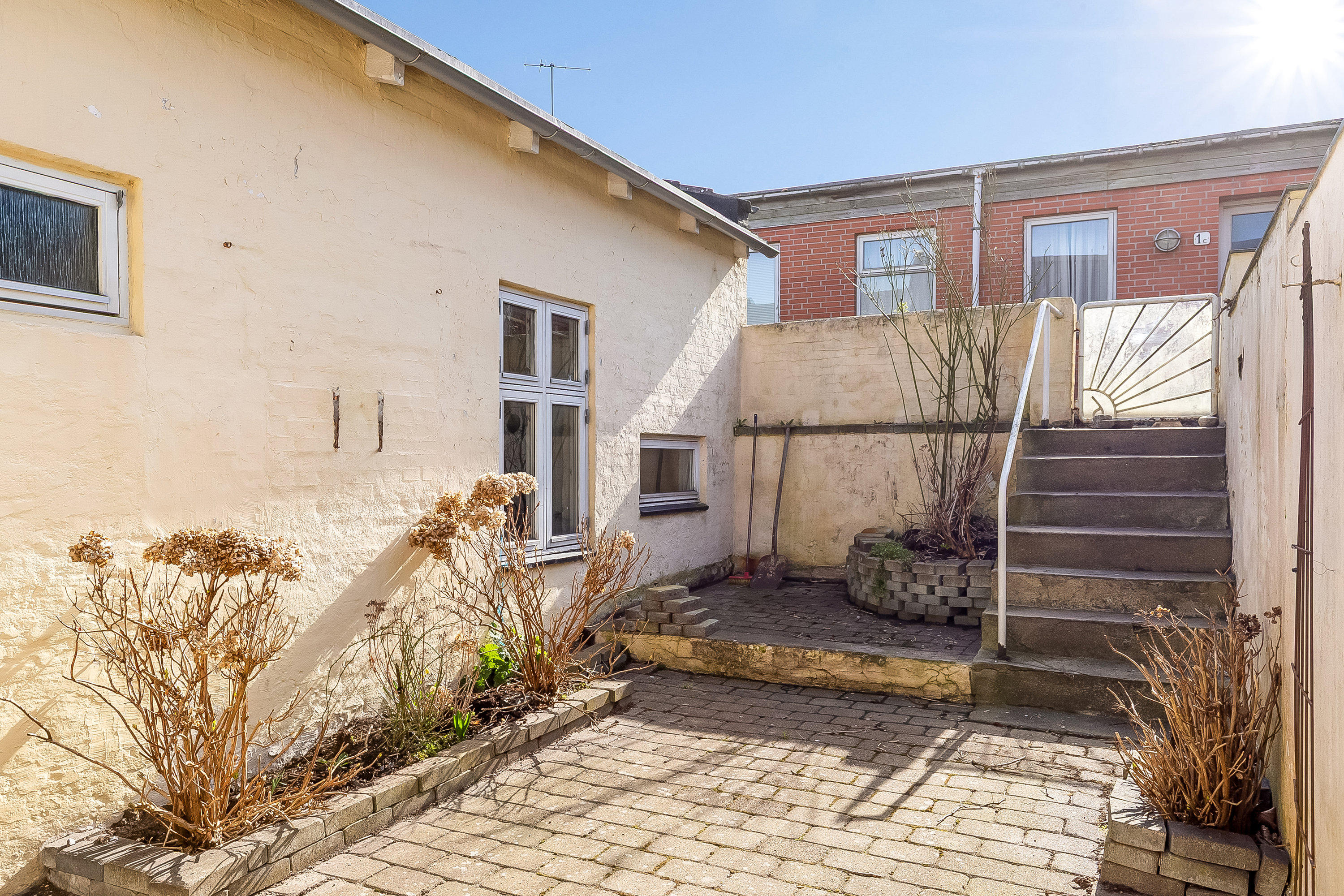 Fremhævet gårdhave billede i fuldskærmstilstand. Billede af Teglgårdsvej 6, 6000 Kolding