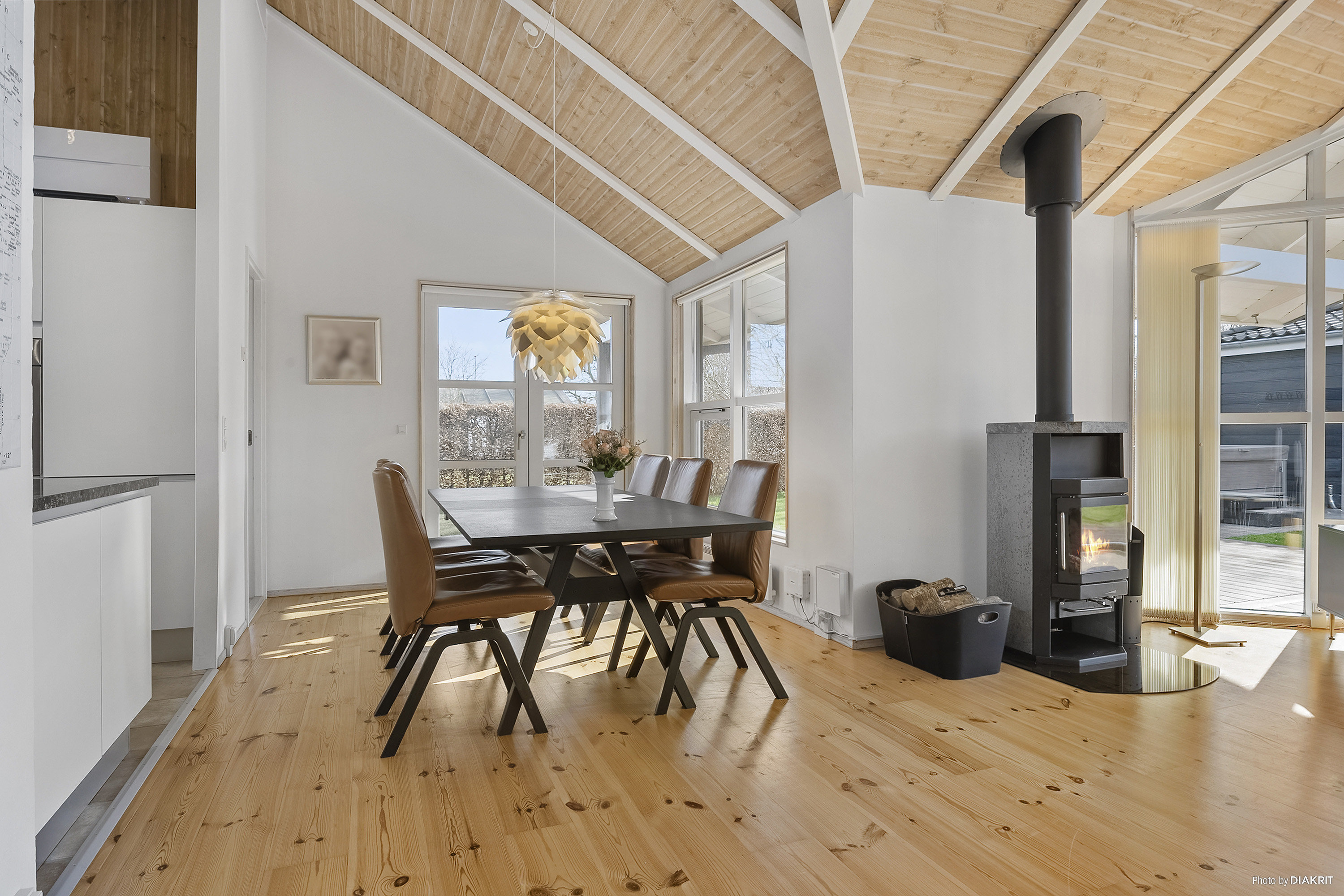 Fremhævet spisestue billede i fuldskærmstilstand. Billede af Engagervej 47, Dyngby Strand, 8300 Odder