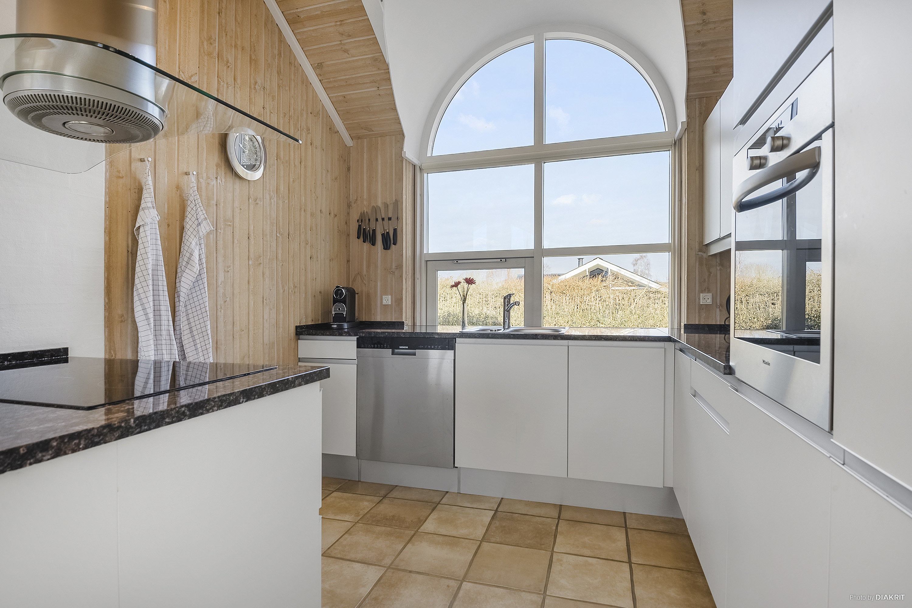 Fremhævet køkken billede i fuldskærmstilstand. Billede af Engagervej 47, Dyngby Strand, 8300 Odder