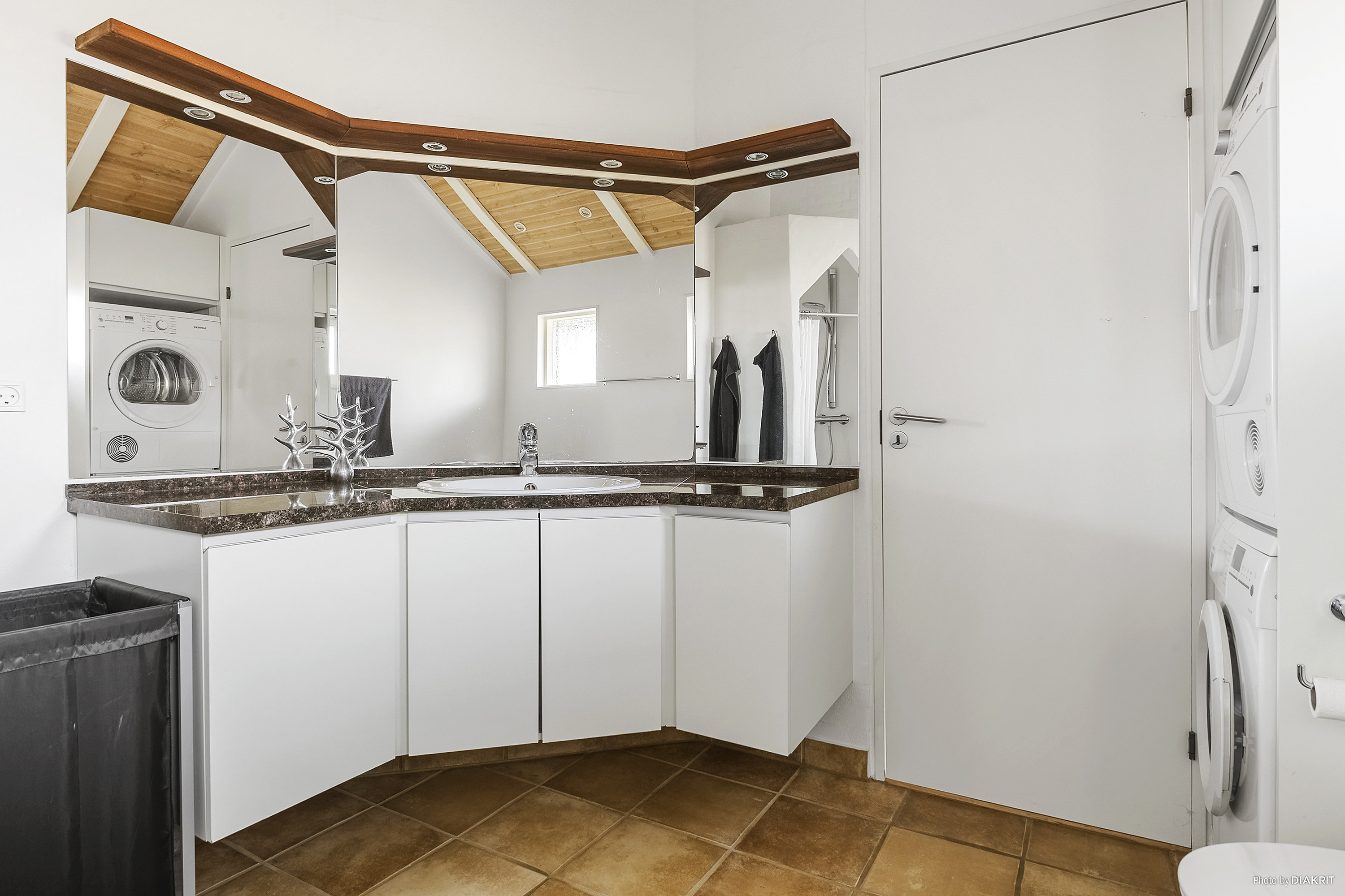 Fremhævet badeværelse billede i fuldskærmstilstand. Billede af Engagervej 47, Dyngby Strand, 8300 Odder