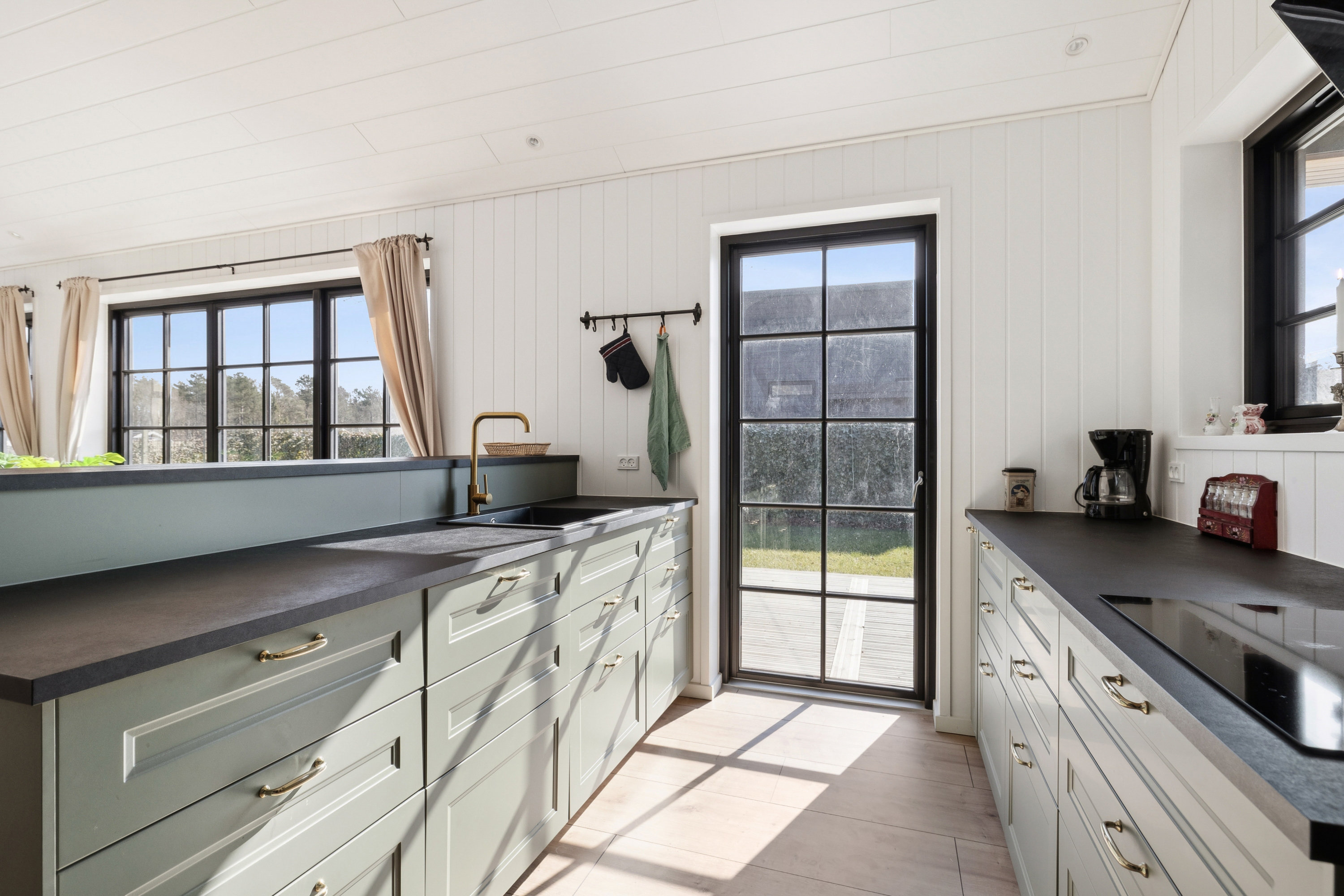 Fremhævet køkken billede i fuldskærmstilstand. Billede af Stenkisten 64, Øster Hurup, 9560 Hadsund