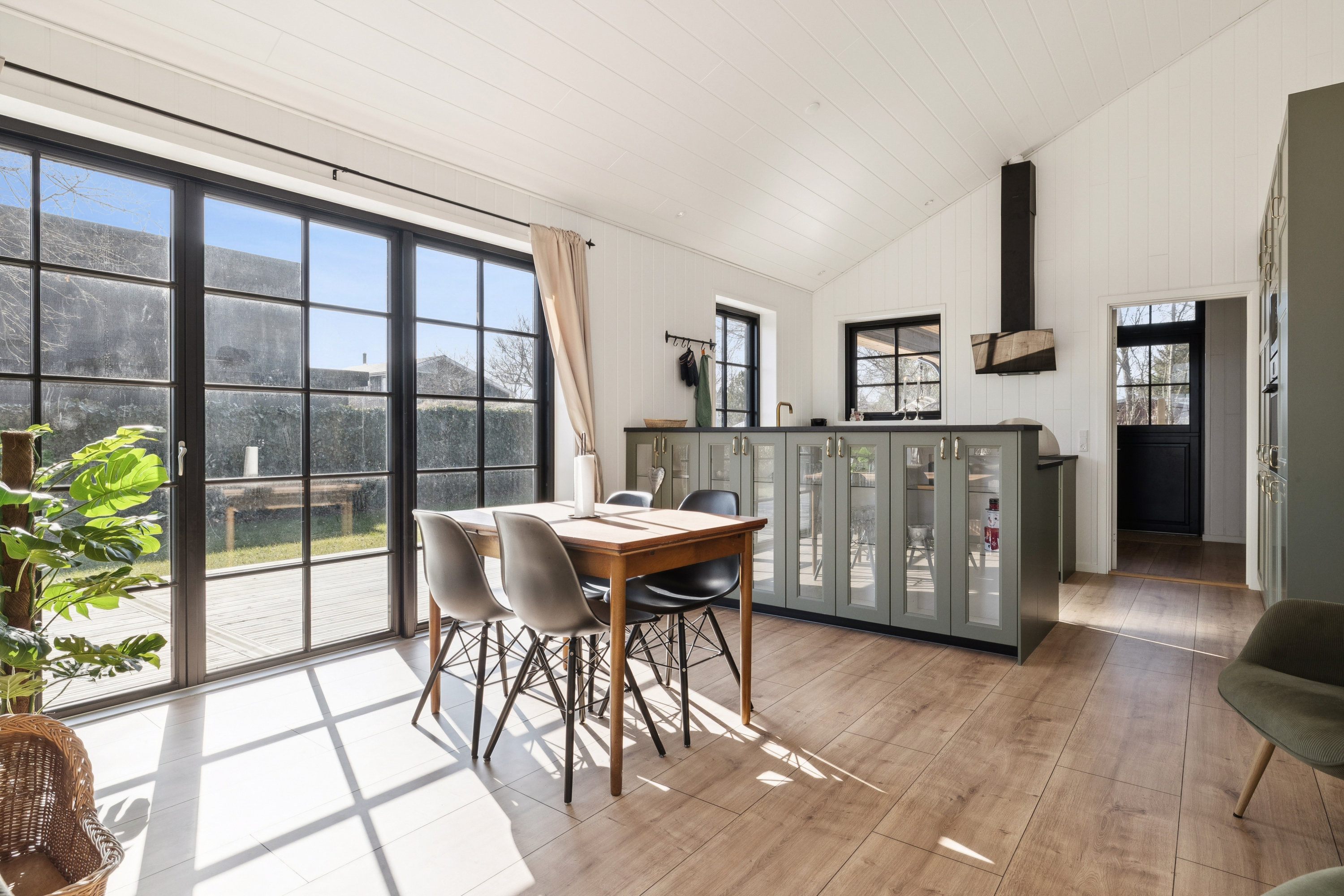 Fremhævet stue billede i fuldskærmstilstand. Billede af Stenkisten 64, Øster Hurup, 9560 Hadsund