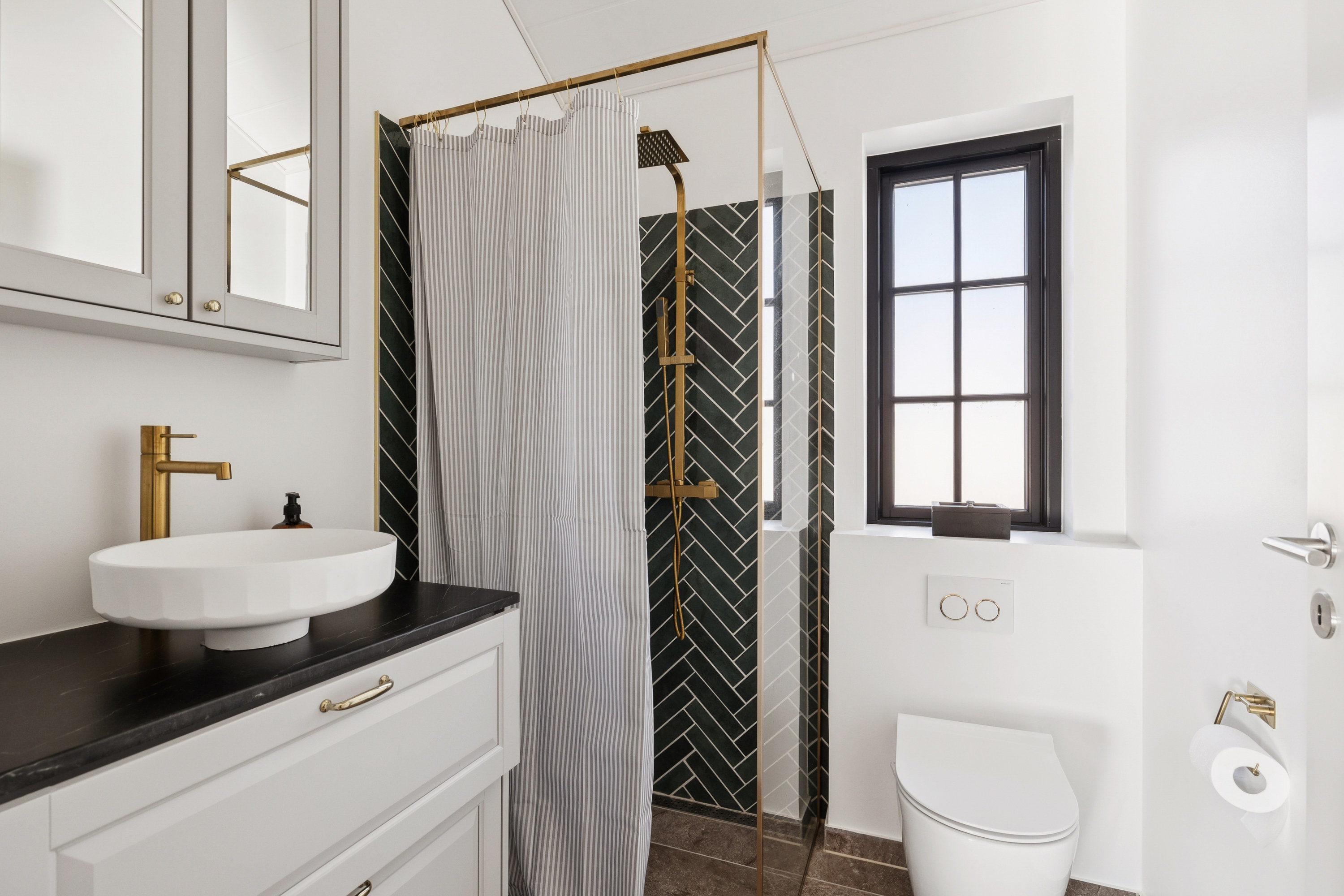 Fremhævet badeværelse billede i fuldskærmstilstand. Billede af Stenkisten 64, Øster Hurup, 9560 Hadsund