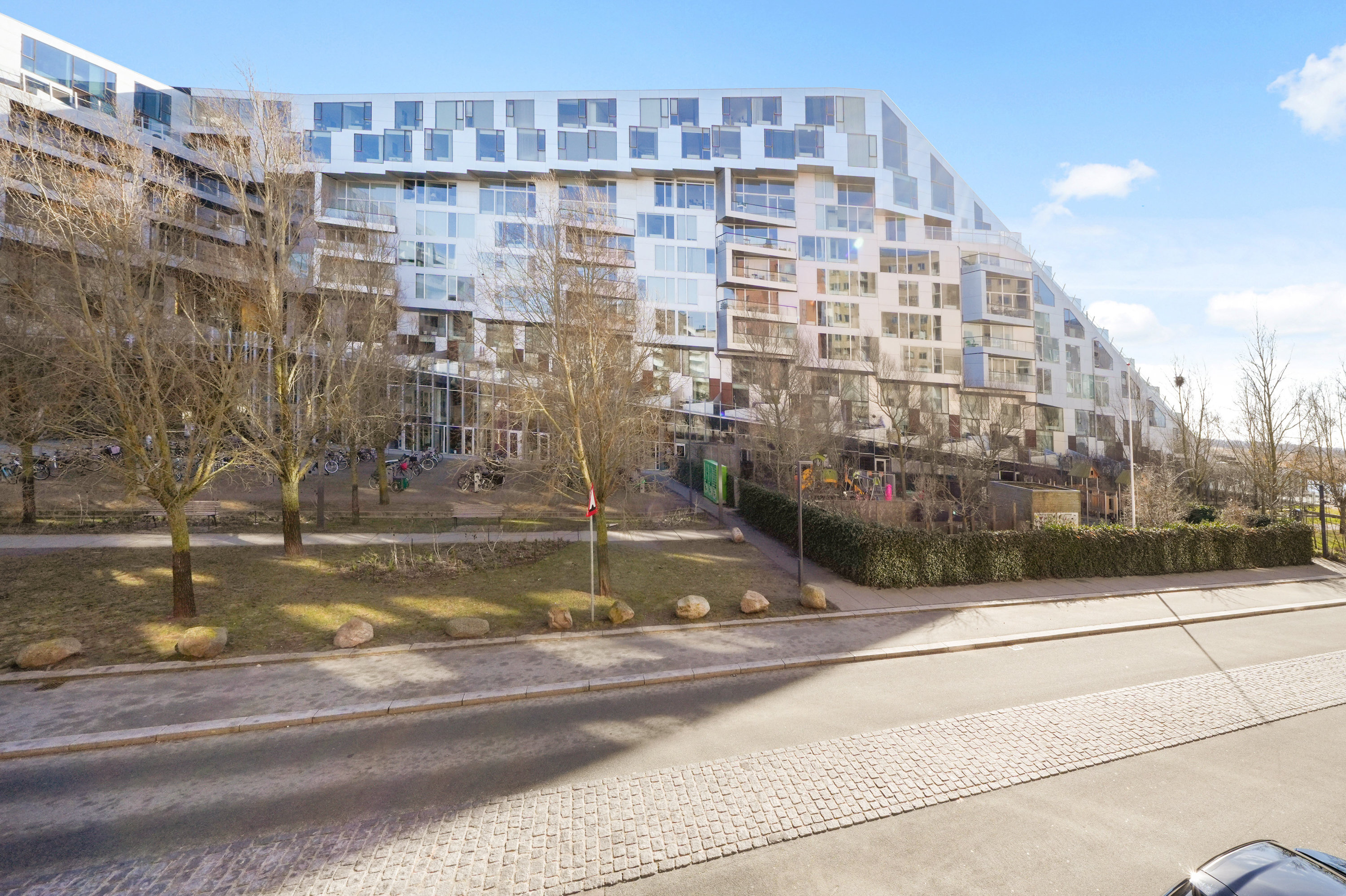 Fremhævet facade billede i fuldskærmstilstand. Billede af Richard Mortensens Vej 77, 6. 1., 2300 København S