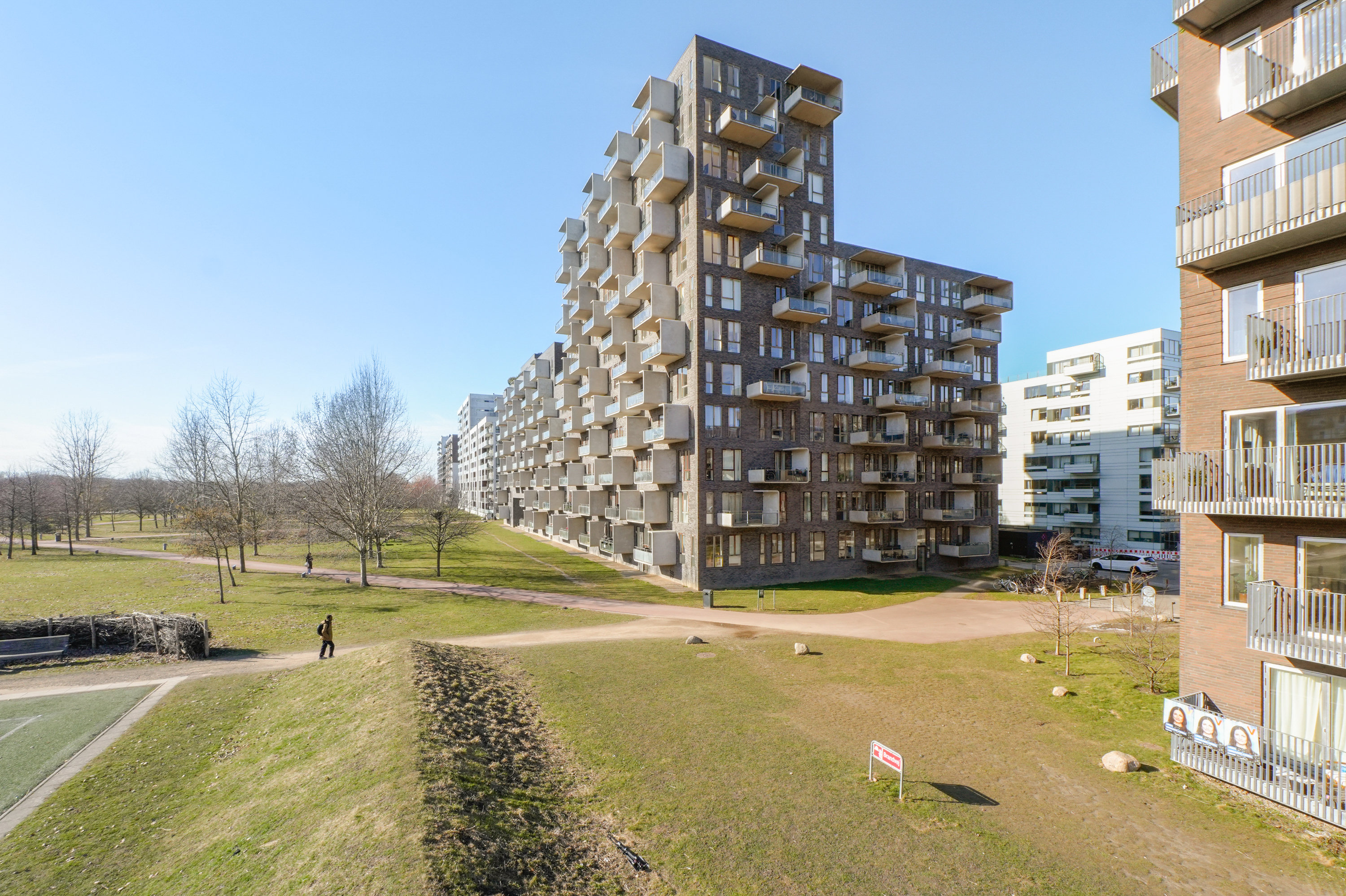 Fremhævet gårdmiljø billede i fuldskærmstilstand. Billede af C.F. Møllers Allé 56, 4. tv., 2300 København S