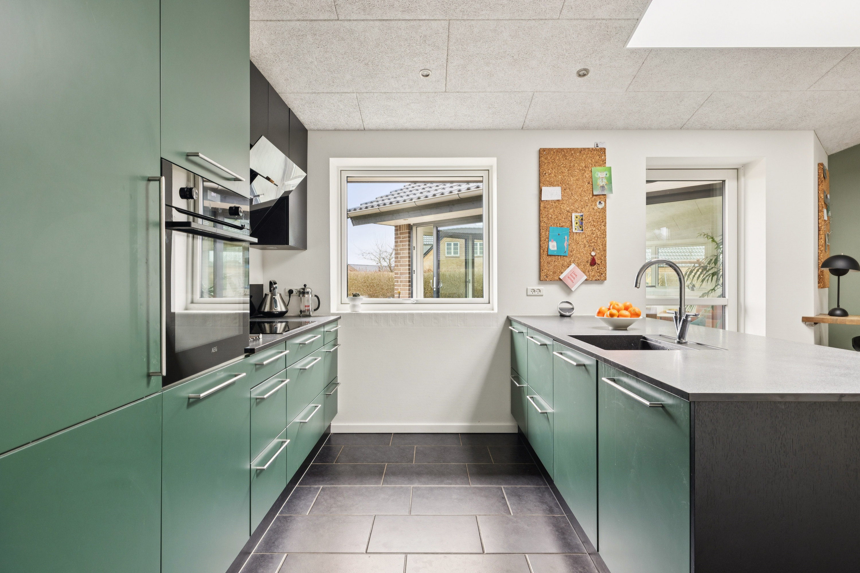 Fremhævet køkken billede i fuldskærmstilstand. Billede af Bavnehøjvej 2, Valsgård, 9500 Hobro